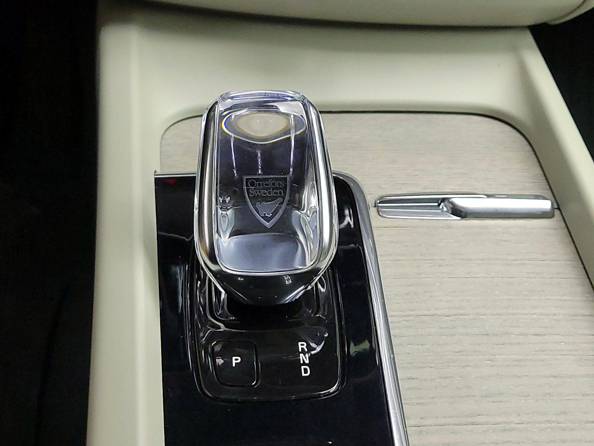 Thumbnail: 2022 Volvo XC60 - 17