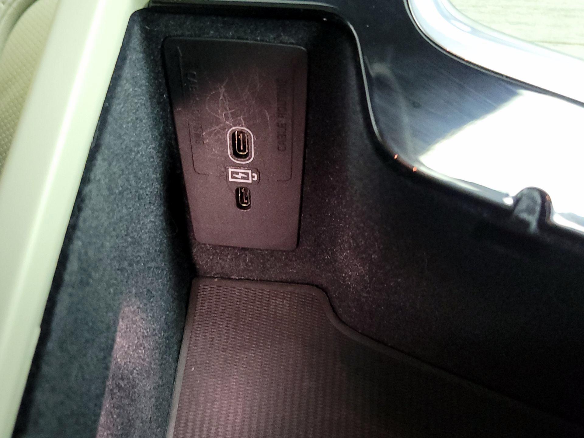 Thumbnail: 2022 Volvo XC60 - 18