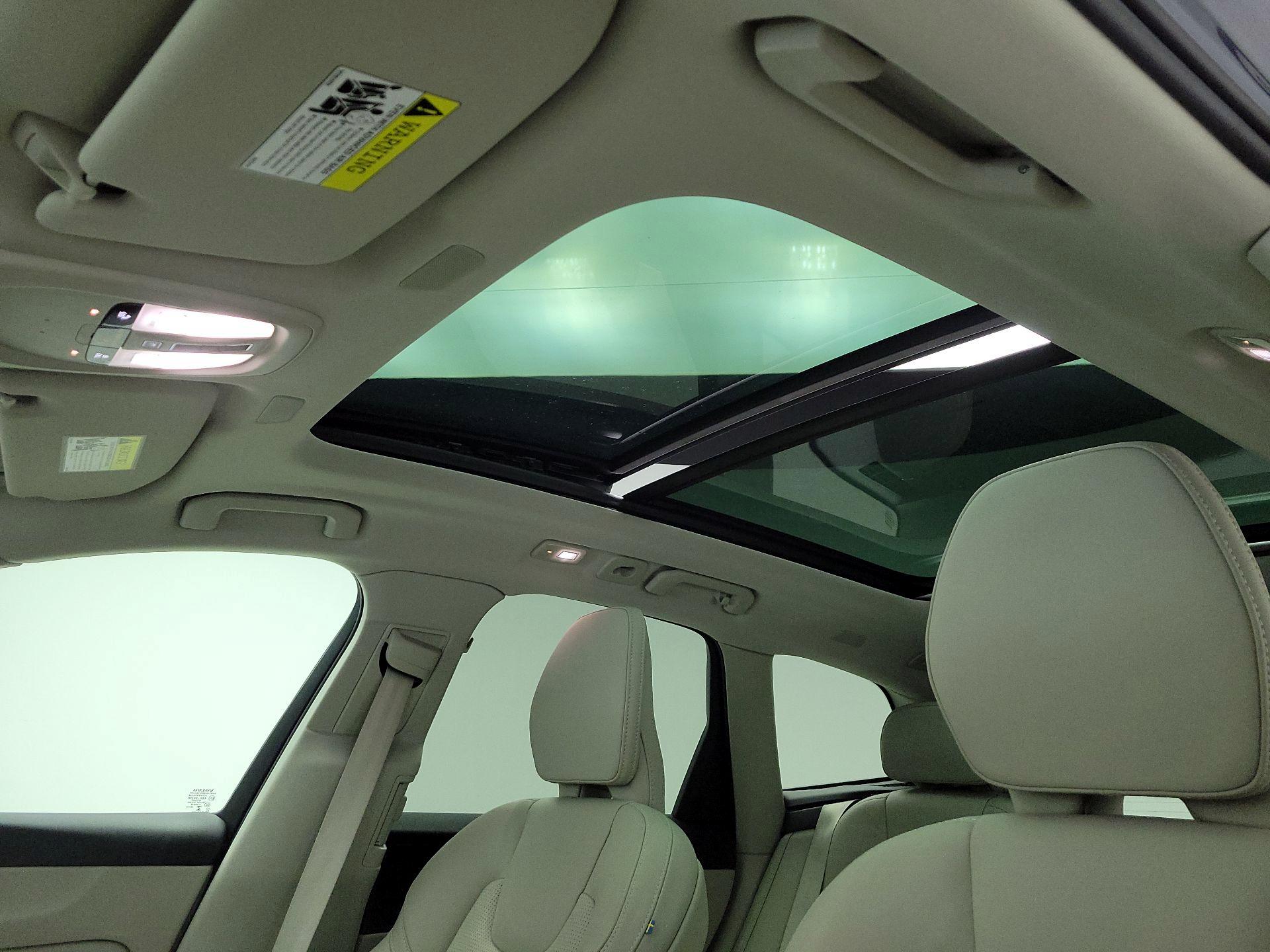 Thumbnail: 2022 Volvo XC60 - 19