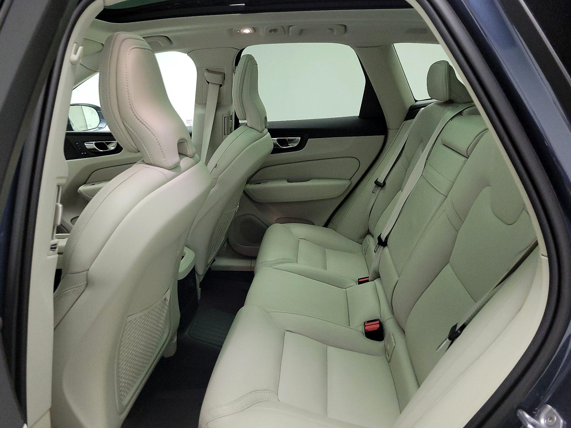 Thumbnail: 2022 Volvo XC60 - 20