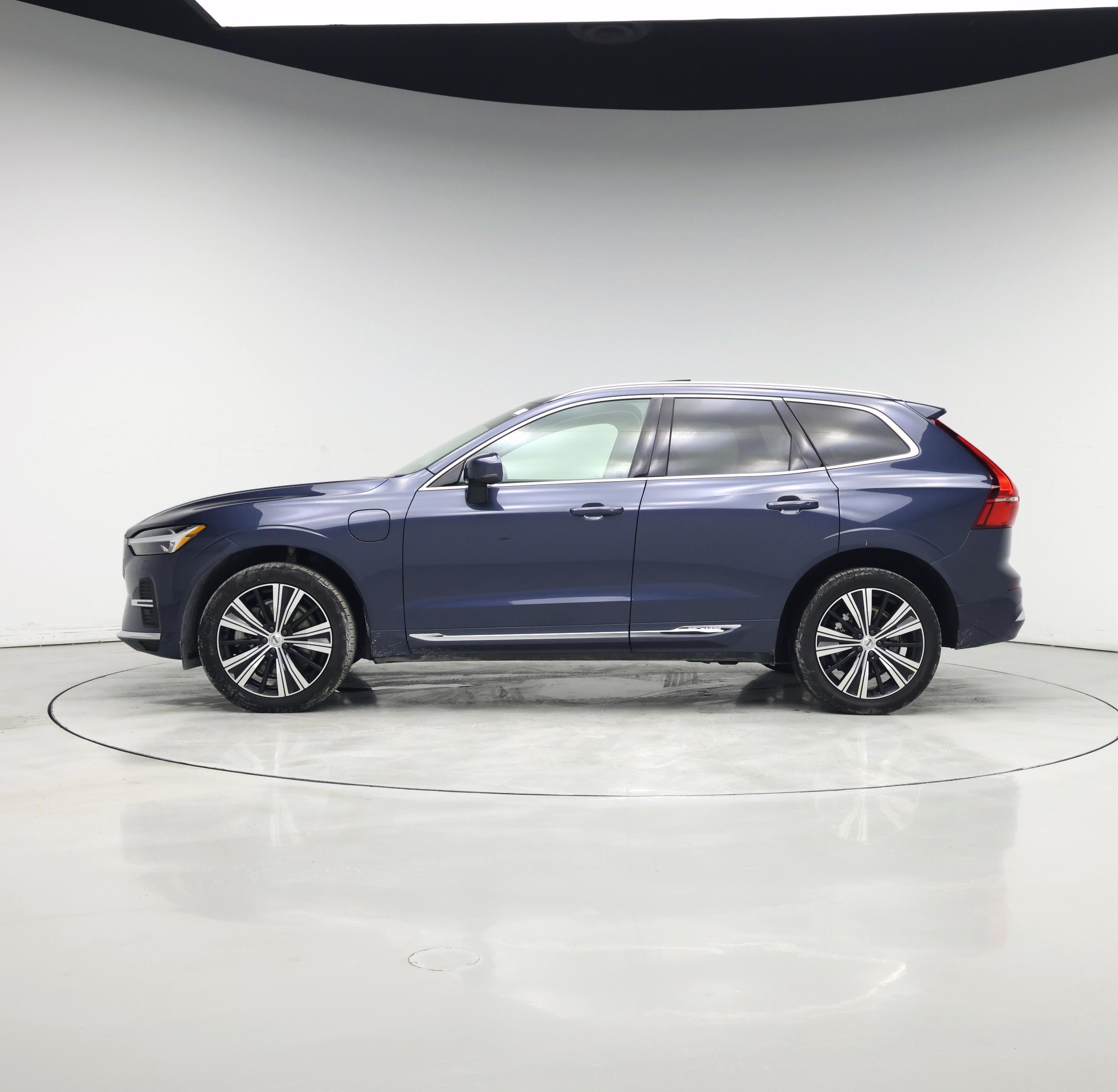 Thumbnail: 2022 Volvo XC60 - 3