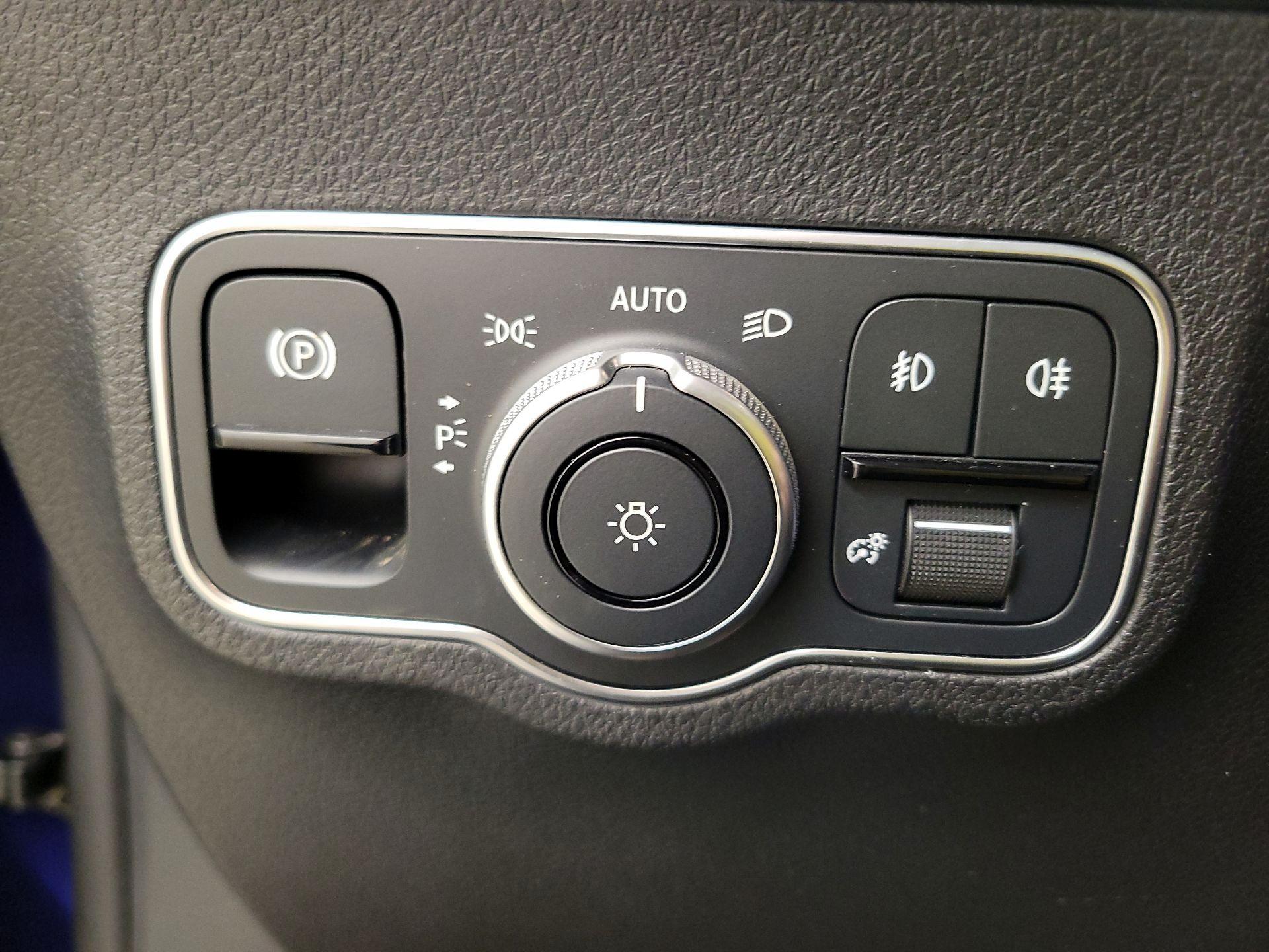 Thumbnail: 2023 Mercedes-Benz GLB - 13