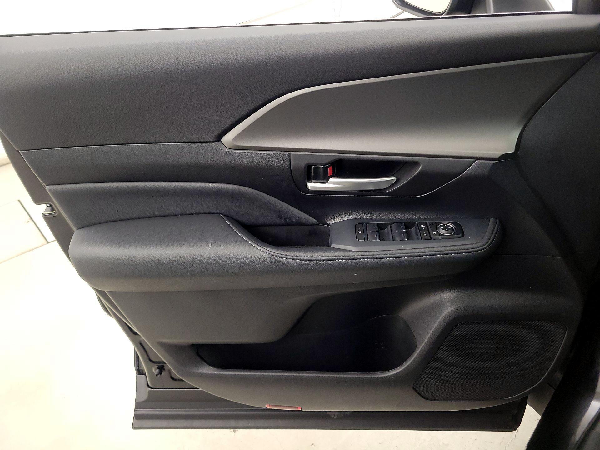 Thumbnail: 2025 Toyota Grand Highlander - 12