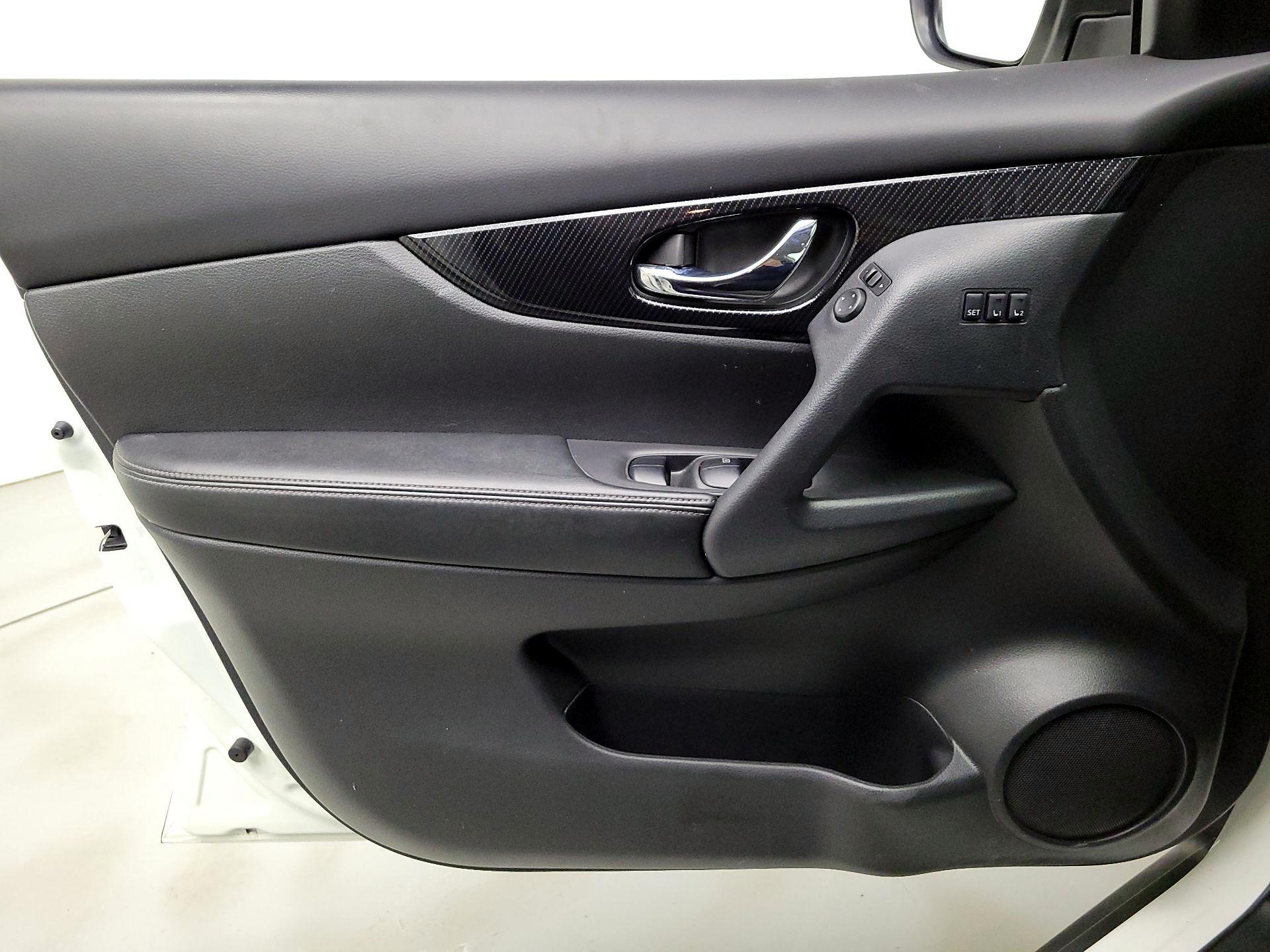 Thumbnail: 2019 Nissan Rogue - 12