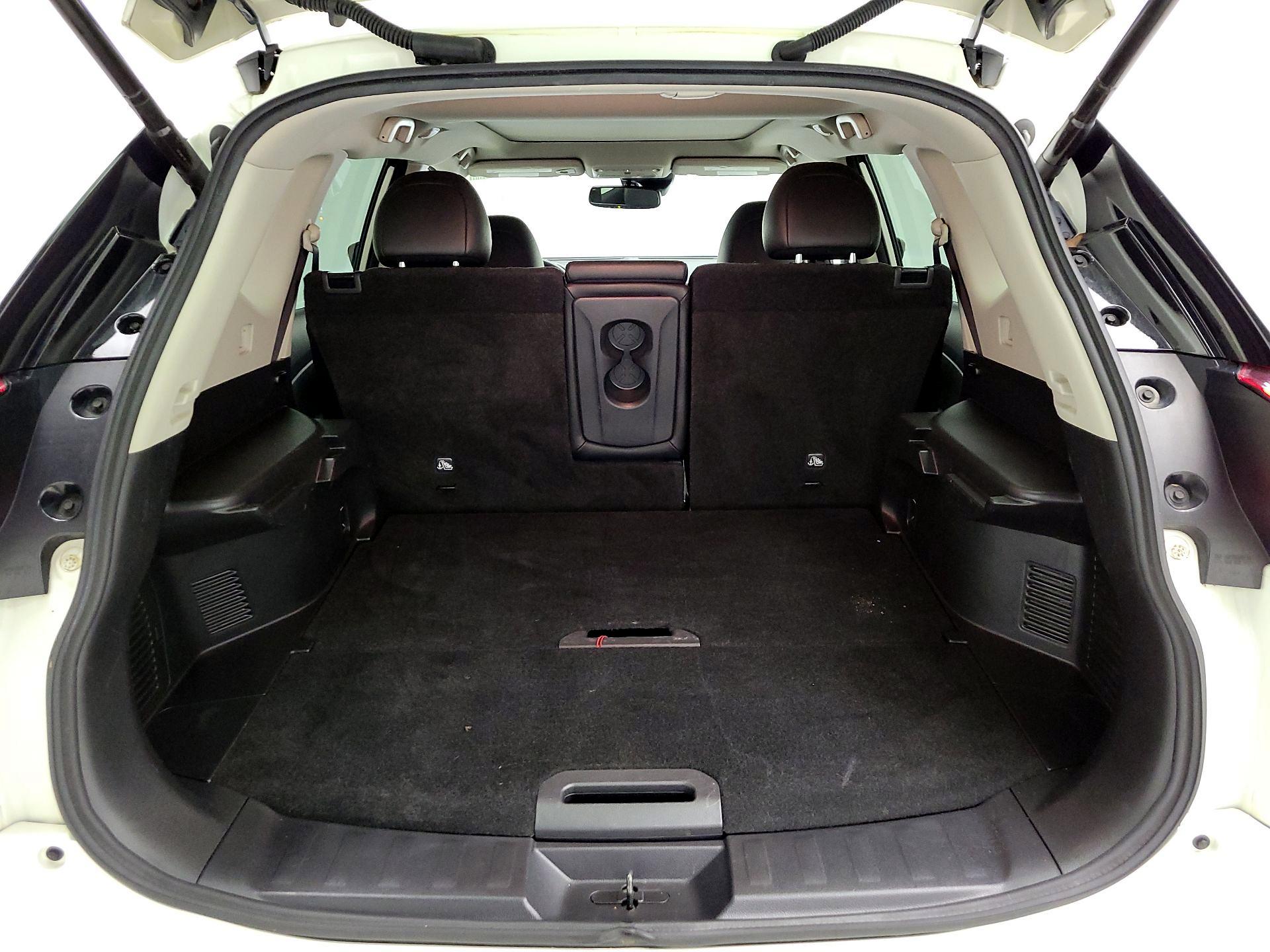 Thumbnail: 2019 Nissan Rogue - 19