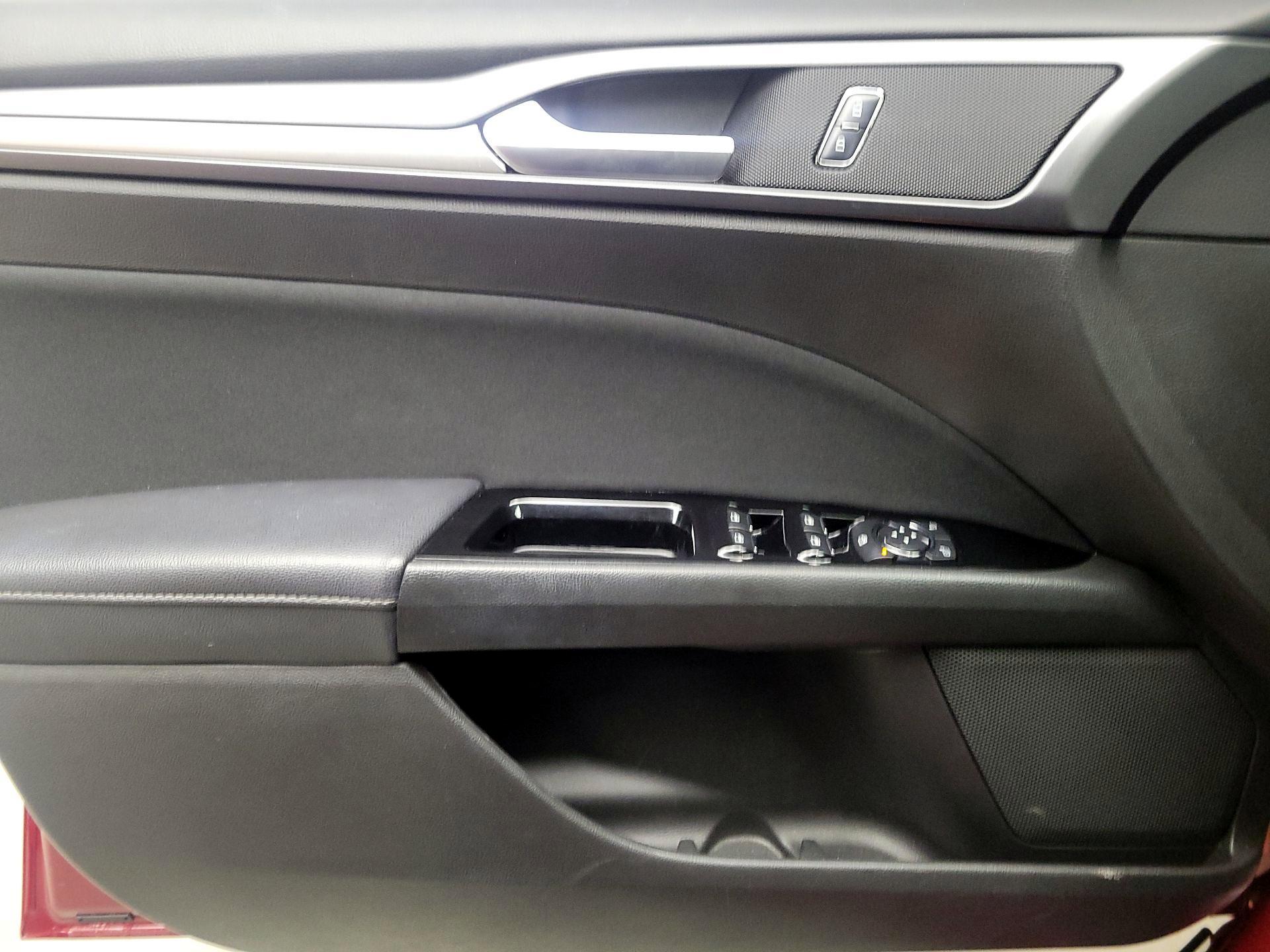 Thumbnail: 2016 Ford Fusion - 12