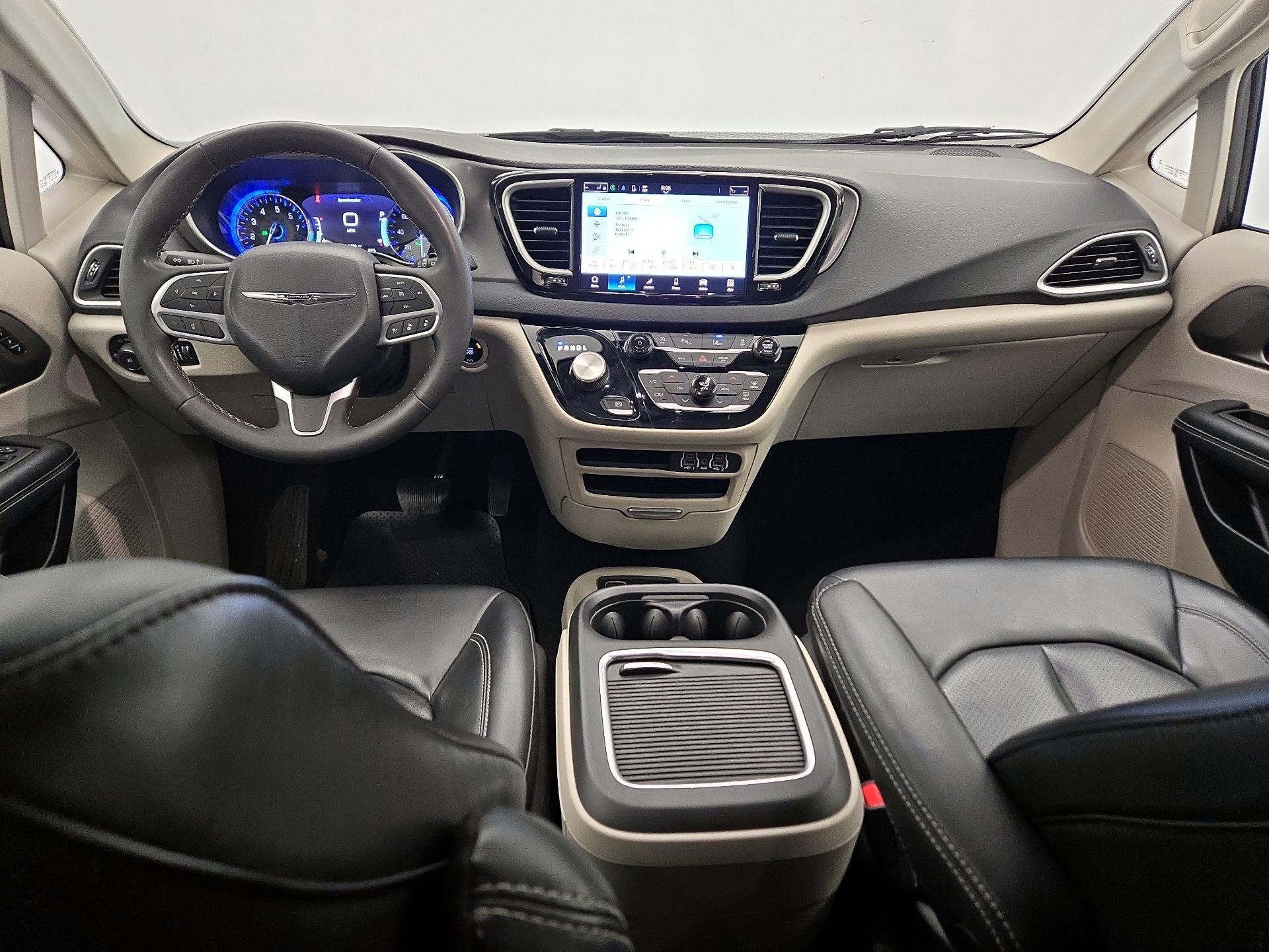 Thumbnail: 2023 Chrysler Pacifica - 9