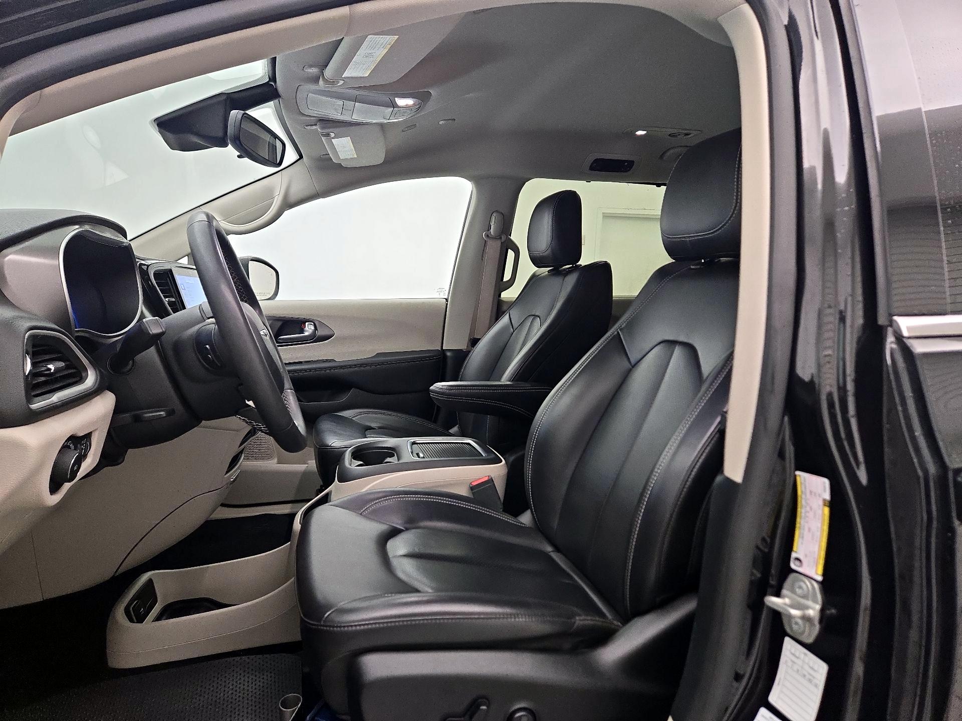 Thumbnail: 2023 Chrysler Pacifica - 11