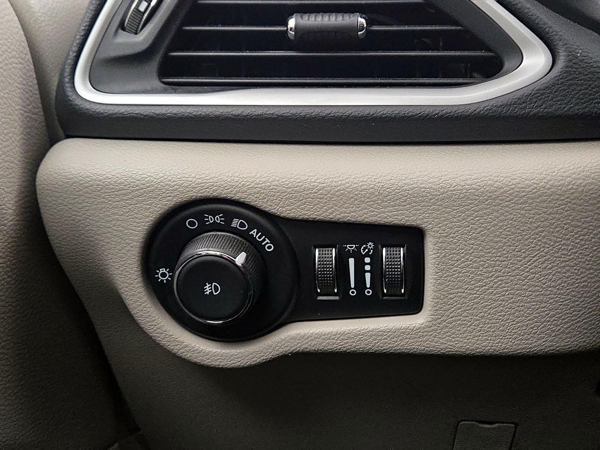 Thumbnail: 2023 Chrysler Pacifica - 13