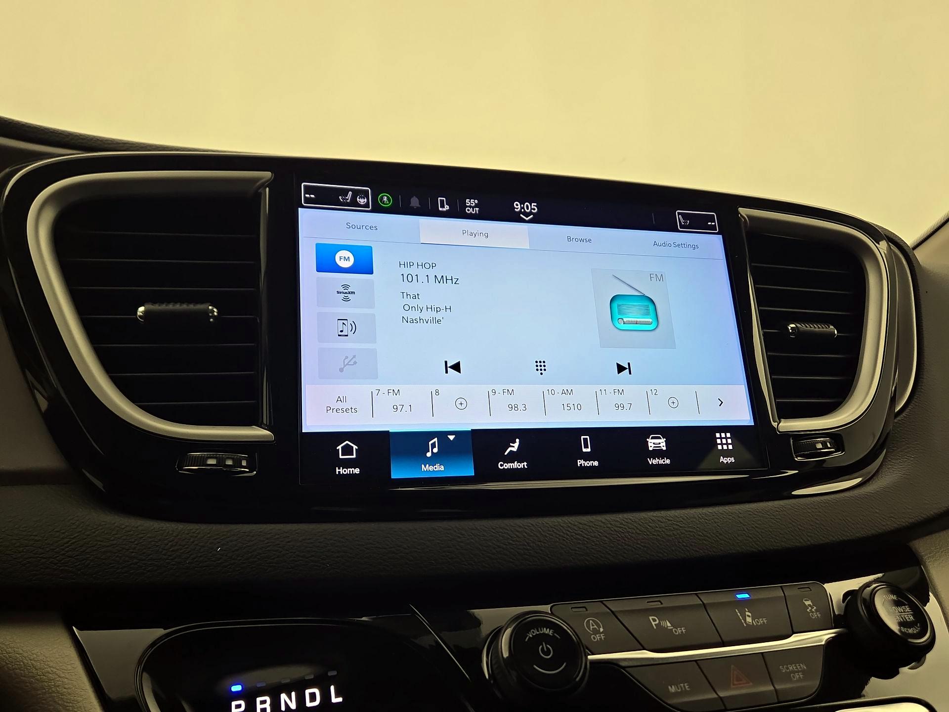 Thumbnail: 2023 Chrysler Pacifica - 15