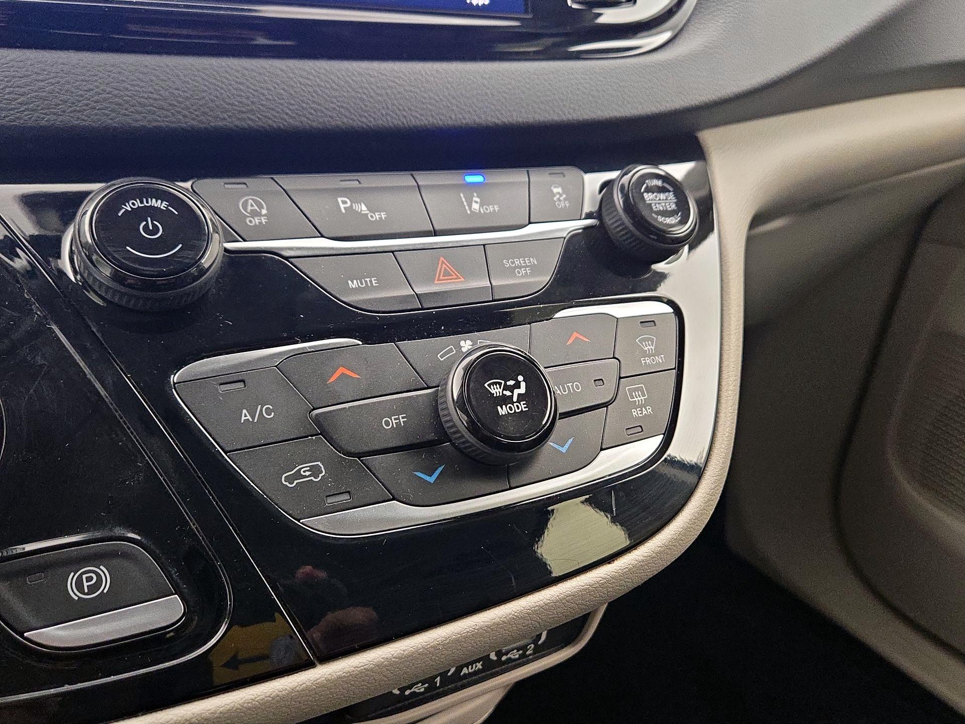 Thumbnail: 2023 Chrysler Pacifica - 16