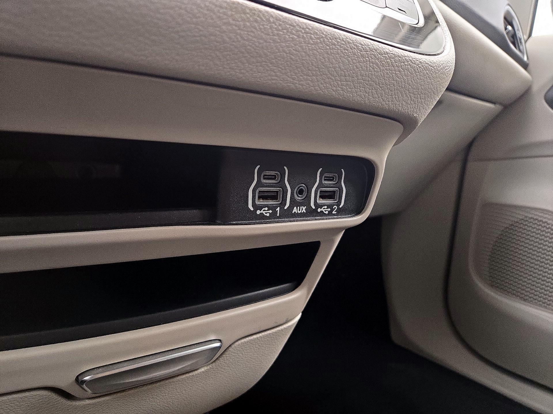 Thumbnail: 2023 Chrysler Pacifica - 18