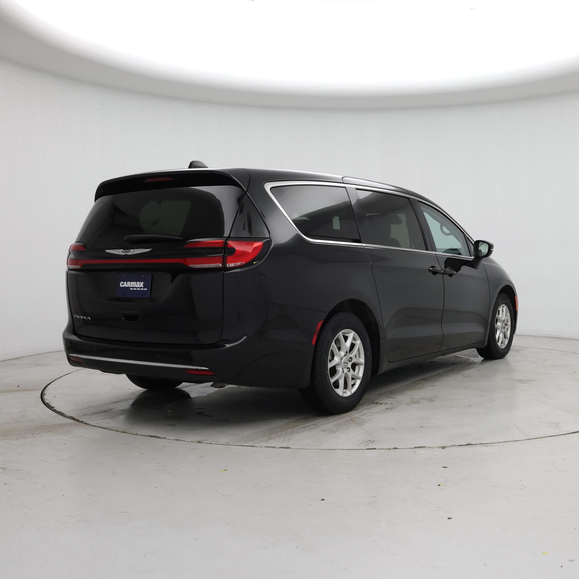 Thumbnail: 2023 Chrysler Pacifica - 8