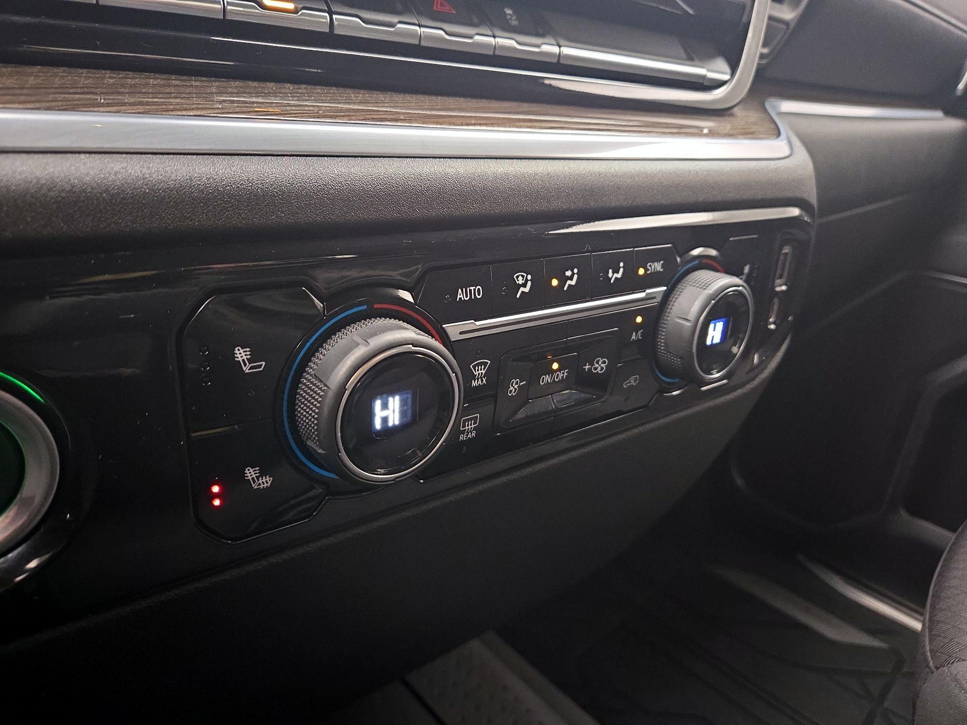 Thumbnail: 2022 Chevrolet Silverado 1500 - 16