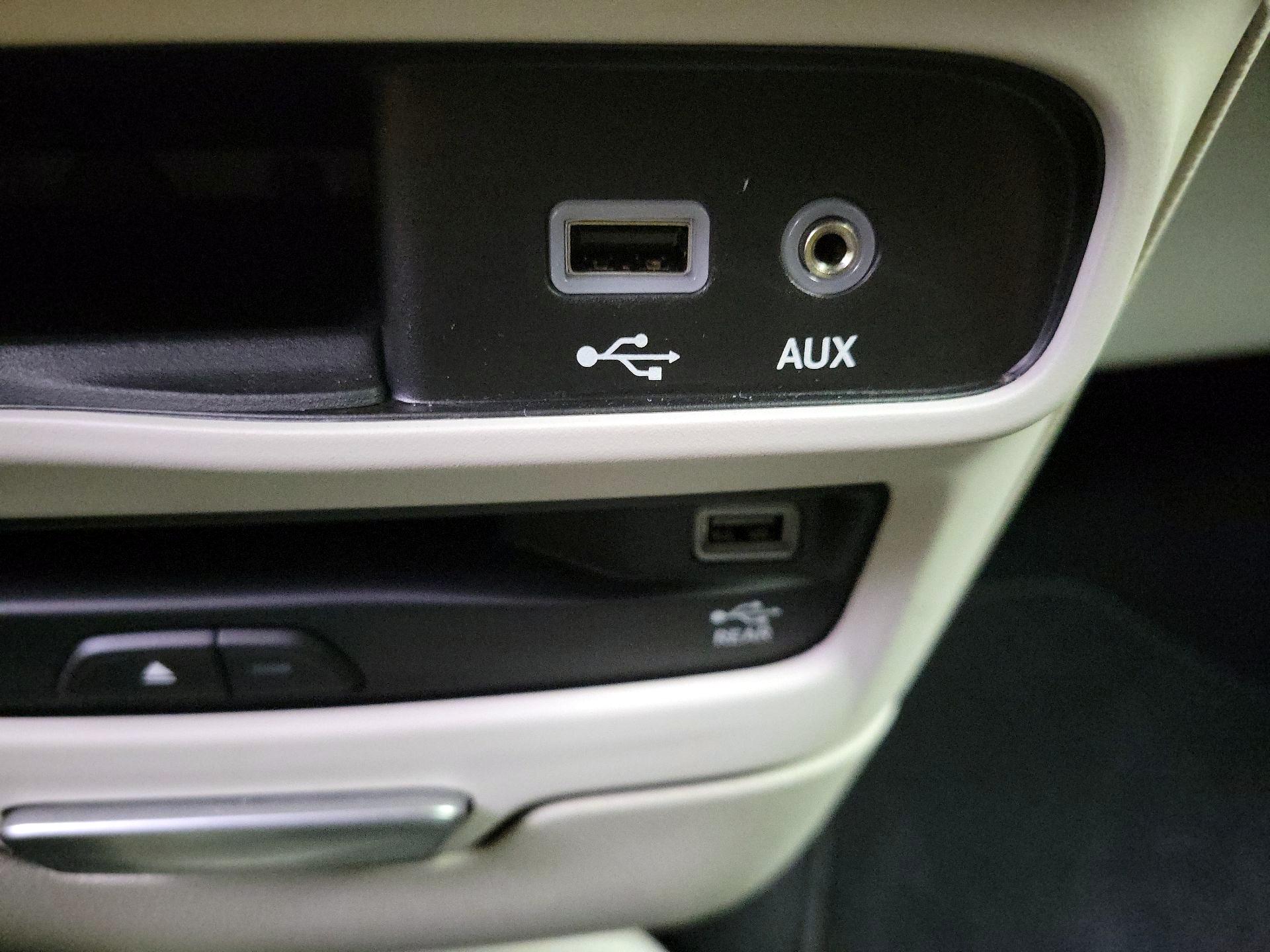 Thumbnail: 2019 Chrysler Pacifica - 19