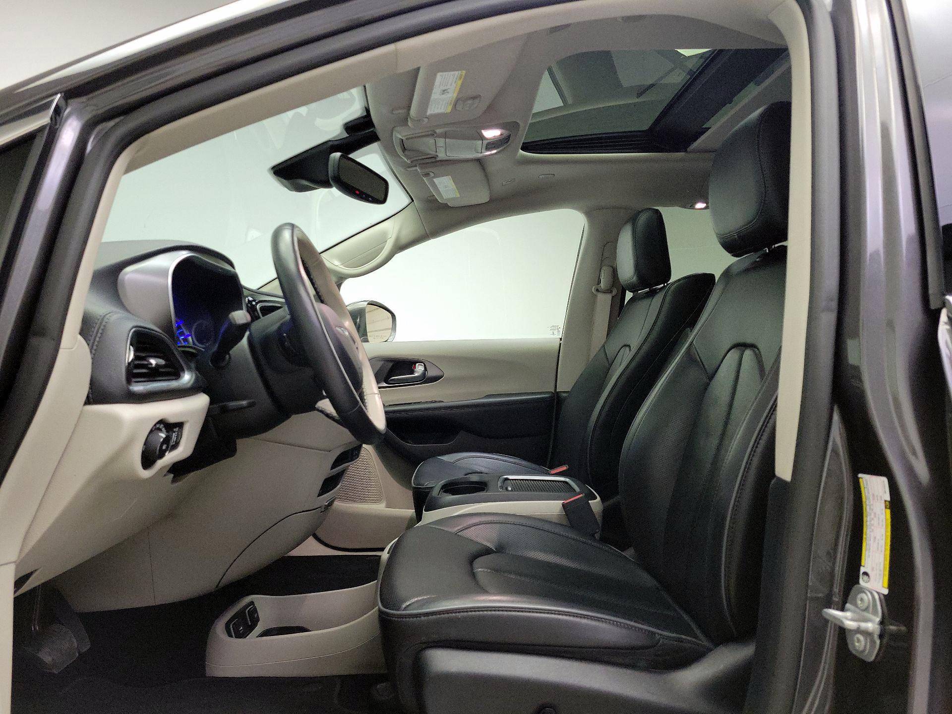 Thumbnail: 2019 Chrysler Pacifica - 20