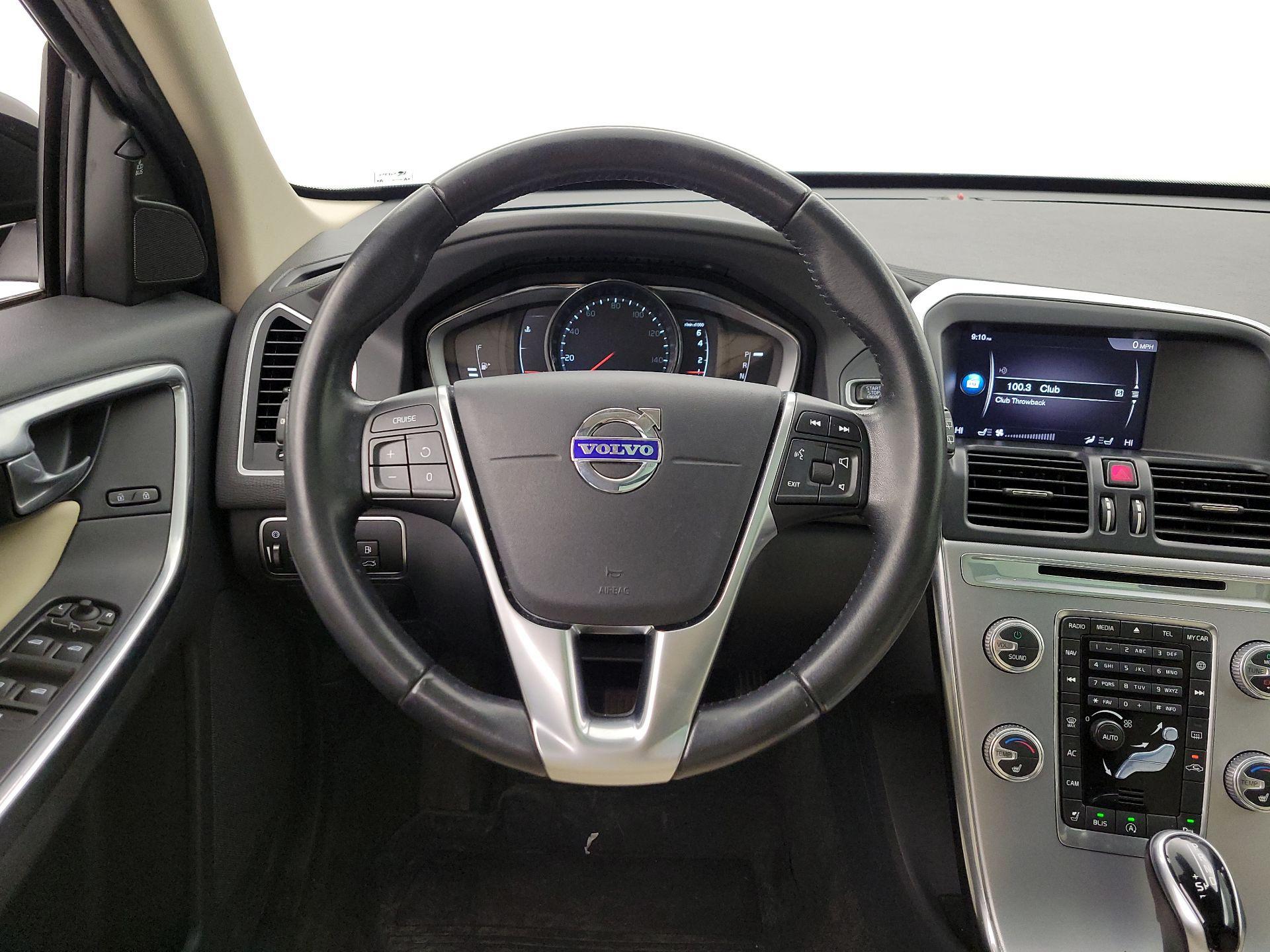 Thumbnail: 2017 Volvo XC60 - 10