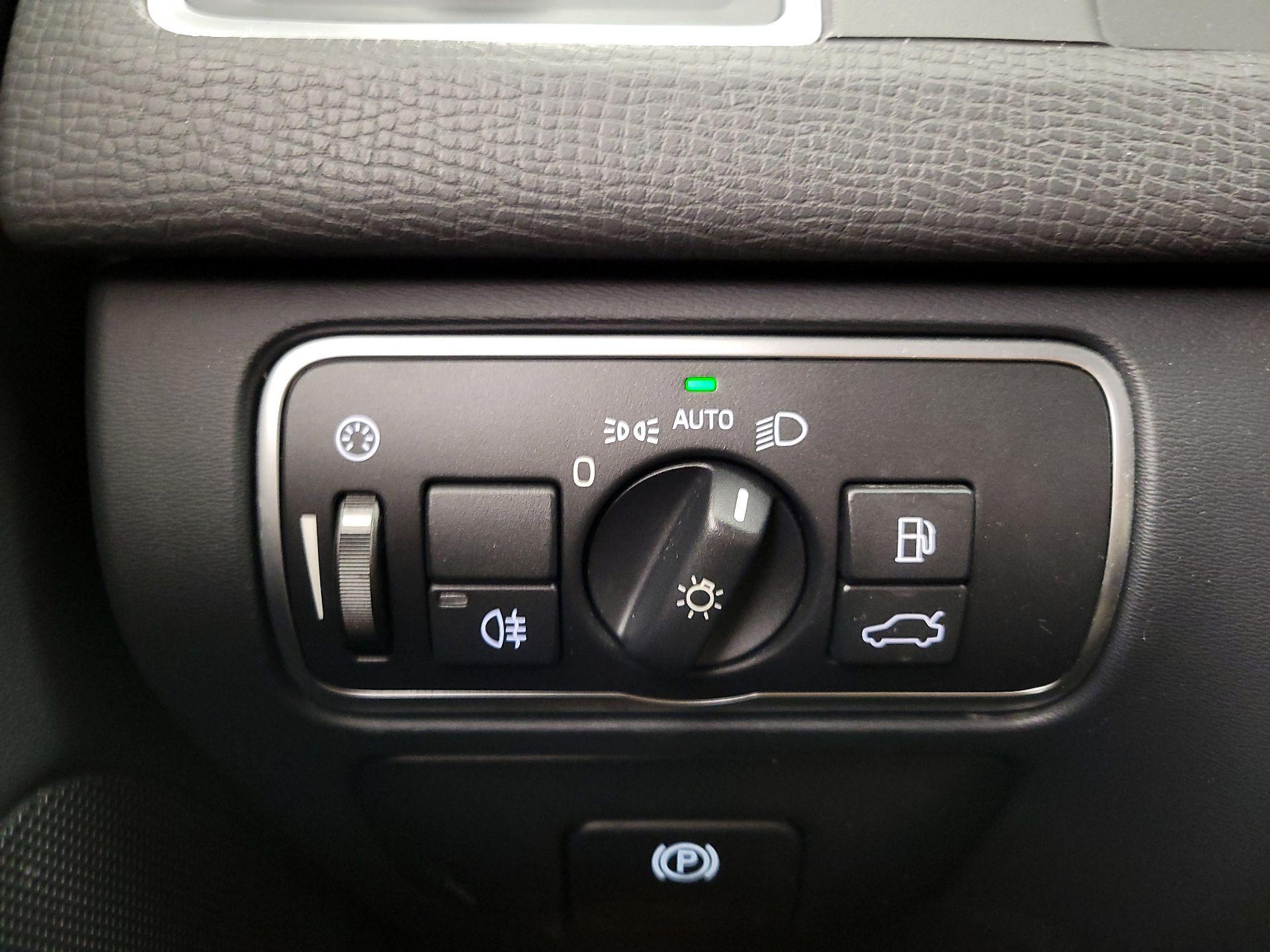 Thumbnail: 2017 Volvo XC60 - 13