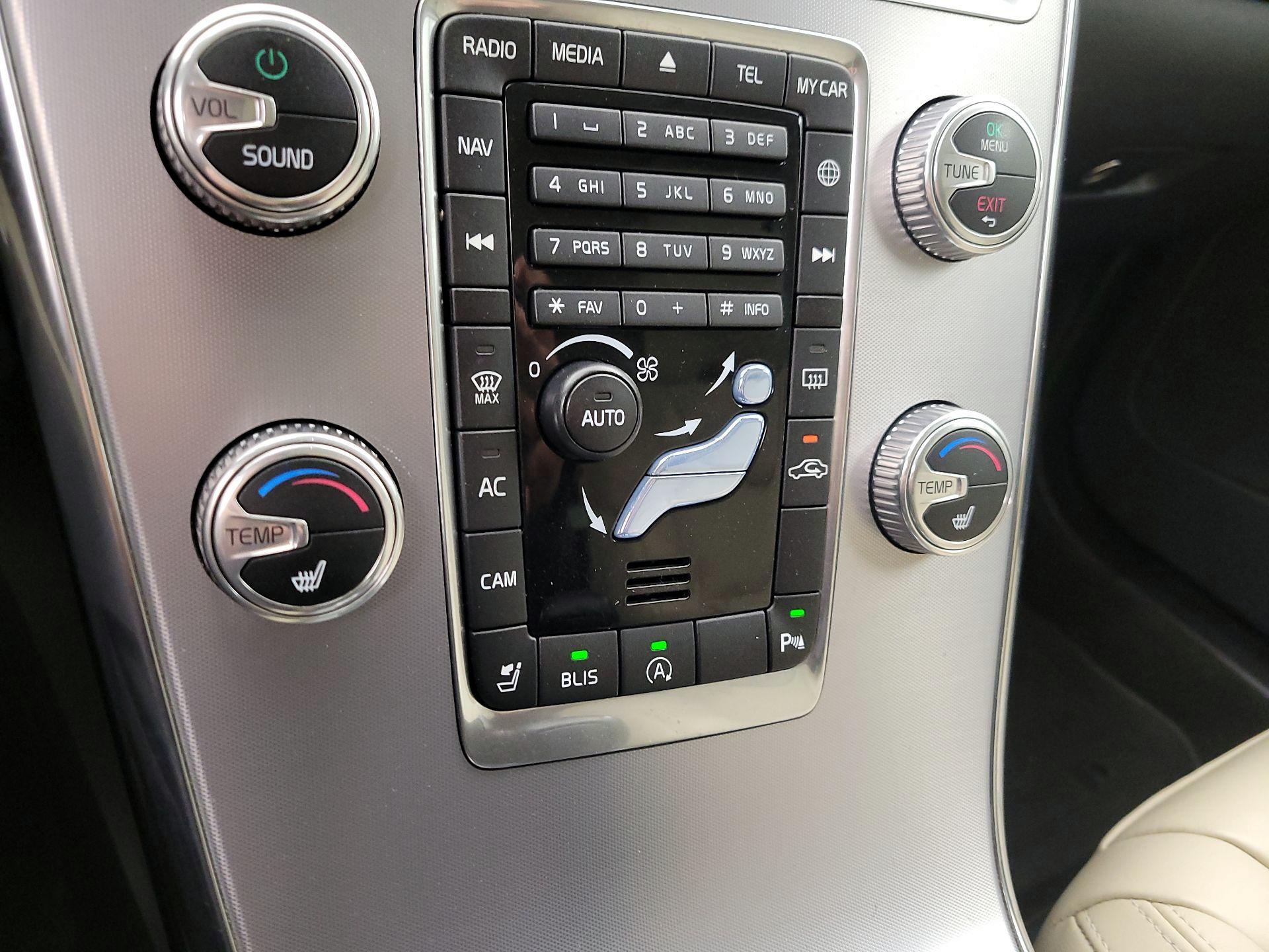 Thumbnail: 2017 Volvo XC60 - 17