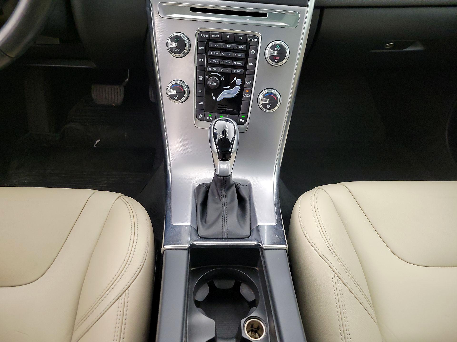 Thumbnail: 2017 Volvo XC60 - 18