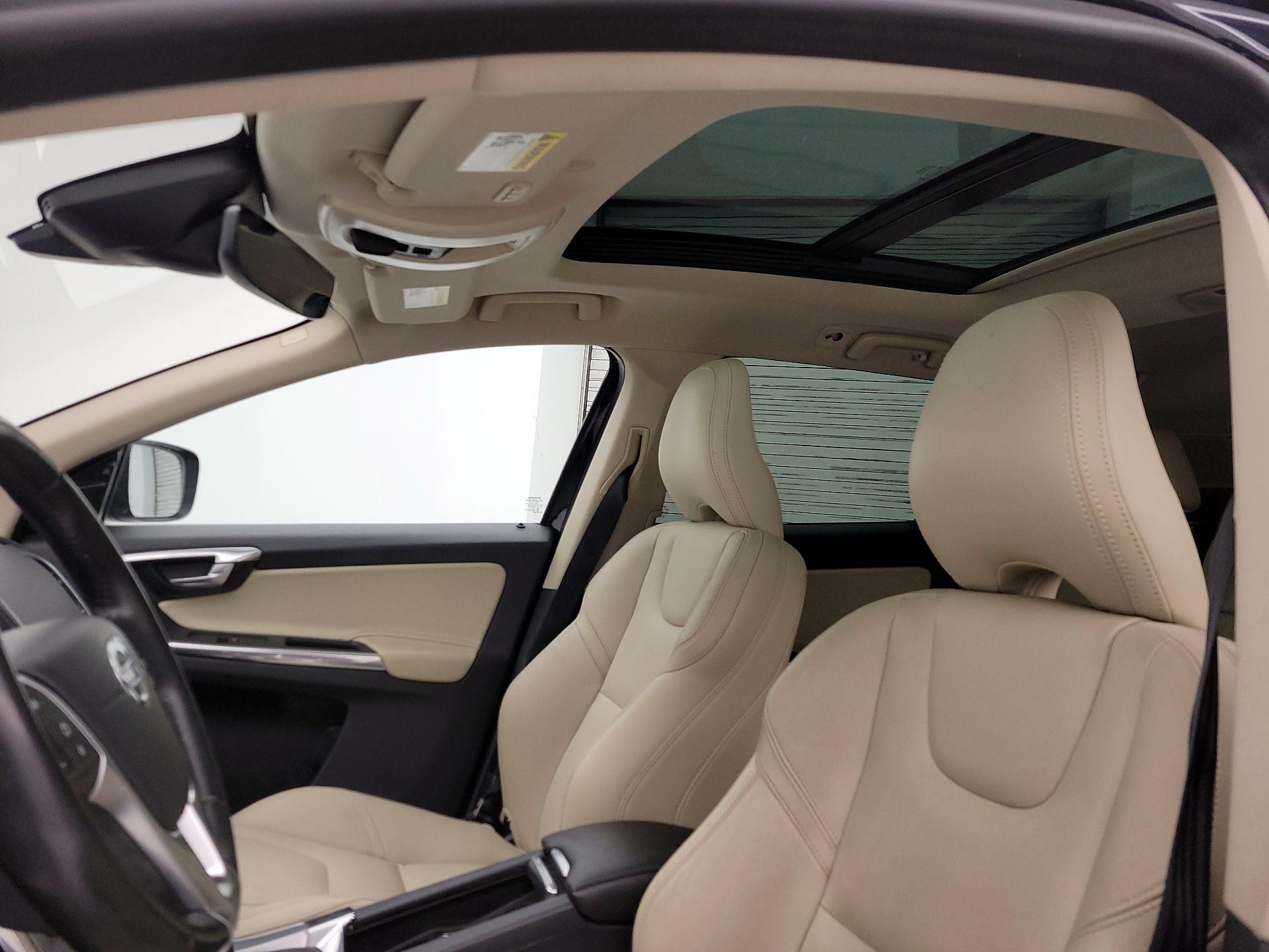 Thumbnail: 2017 Volvo XC60 - 20