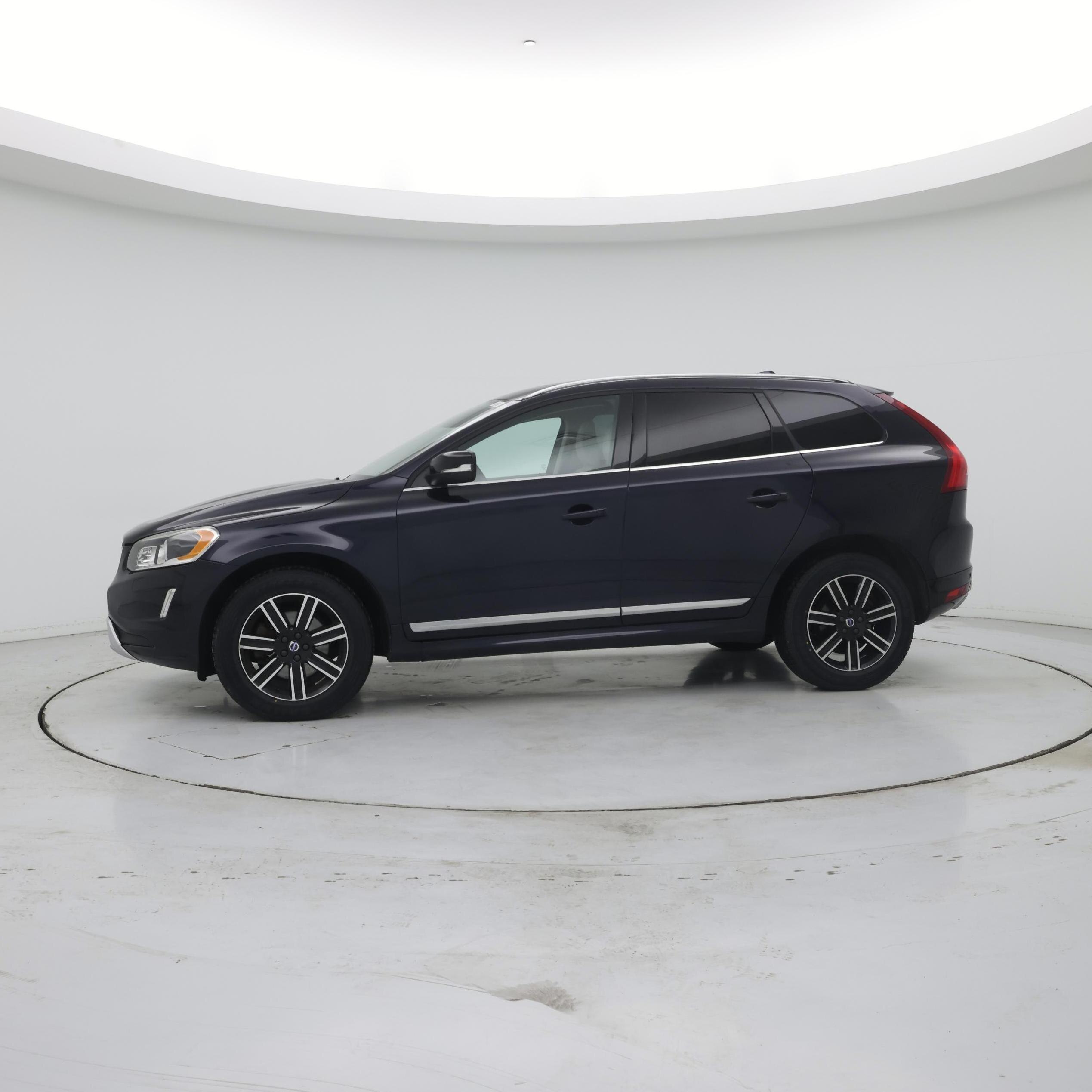 Thumbnail: 2017 Volvo XC60 - 3