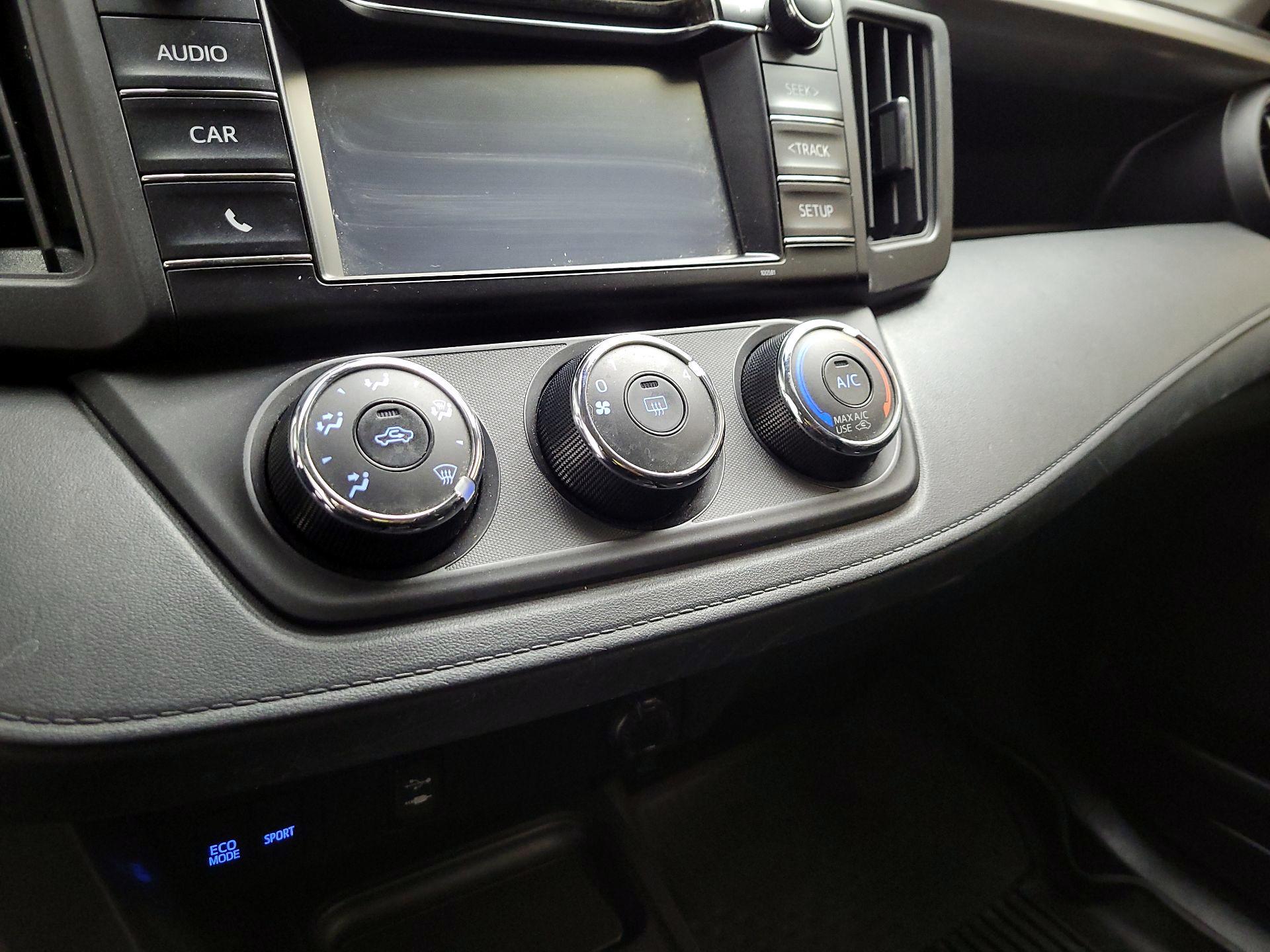 Thumbnail: 2018 Toyota RAV4 - 15