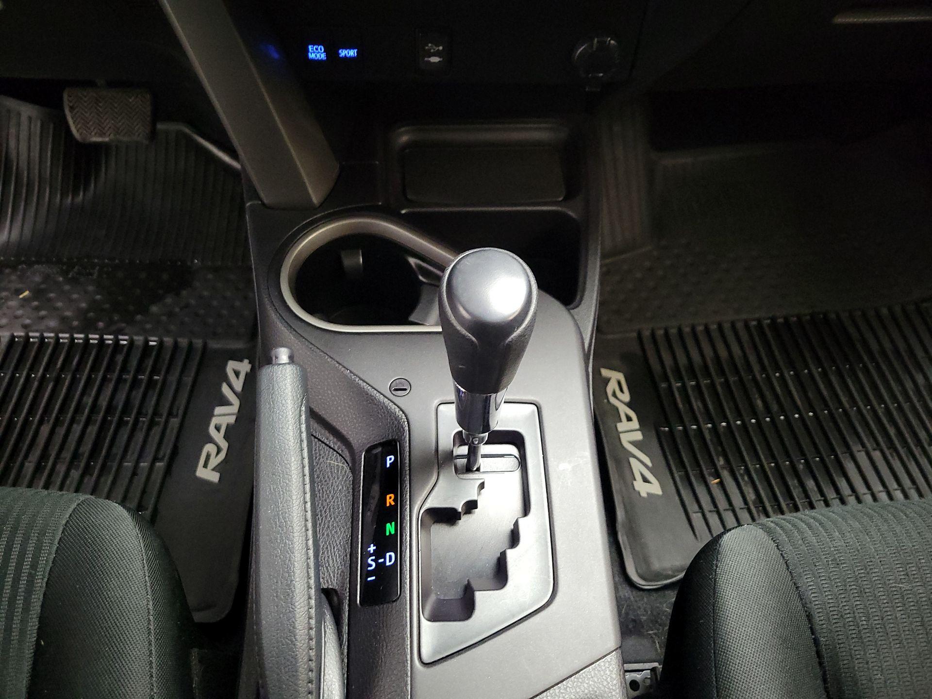 Thumbnail: 2018 Toyota RAV4 - 16