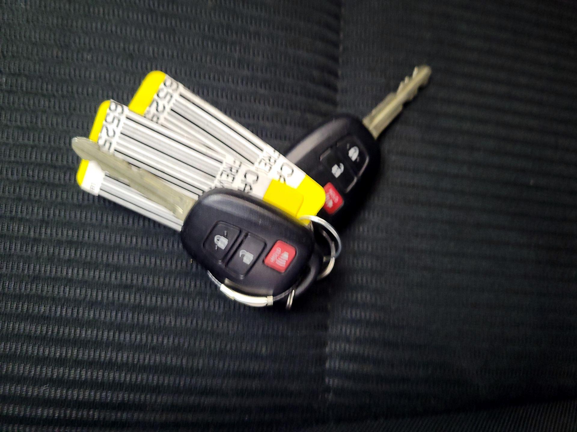 Thumbnail: 2018 Toyota RAV4 - 20