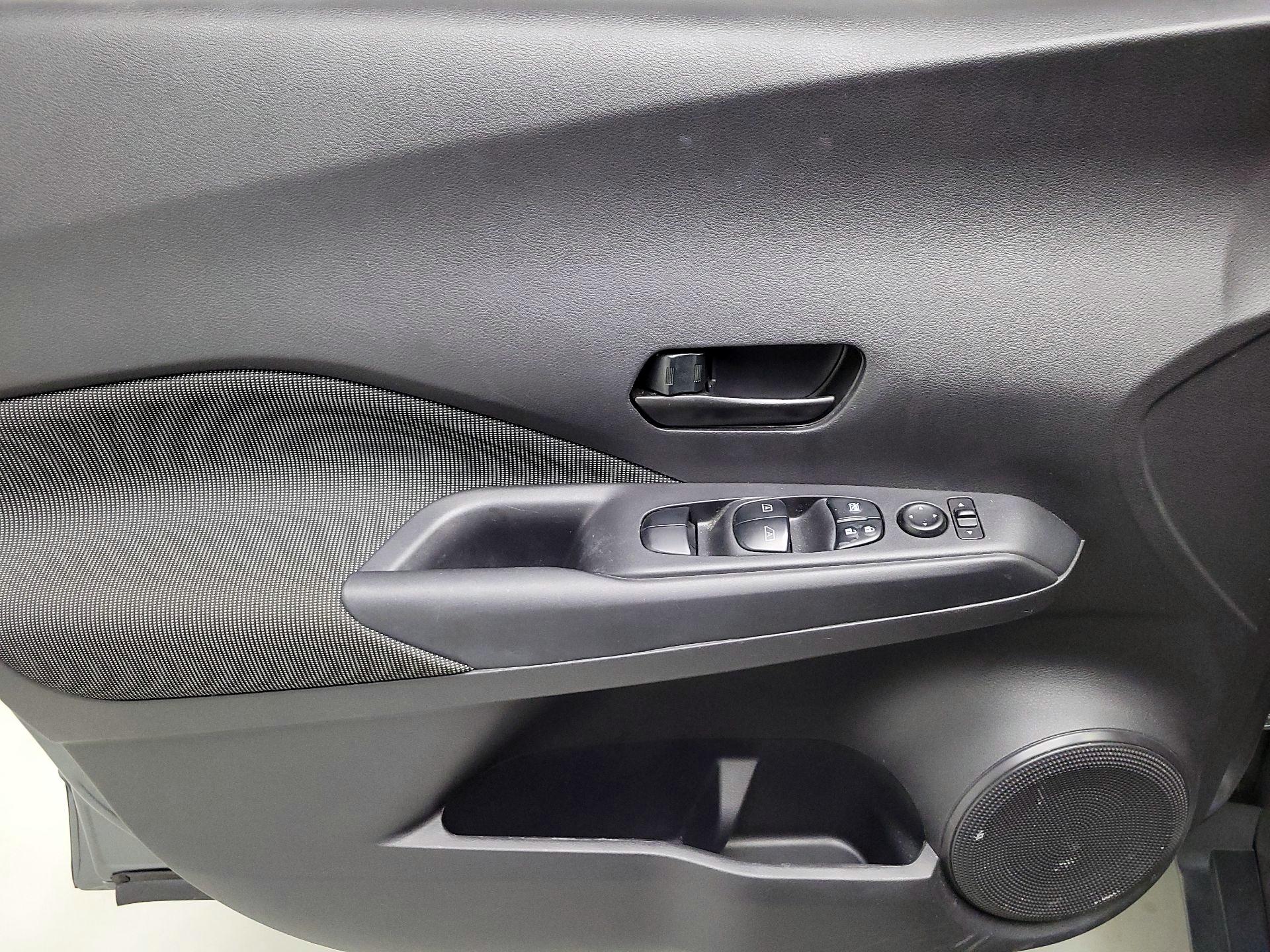 Thumbnail: 2020 Nissan Kicks - 12