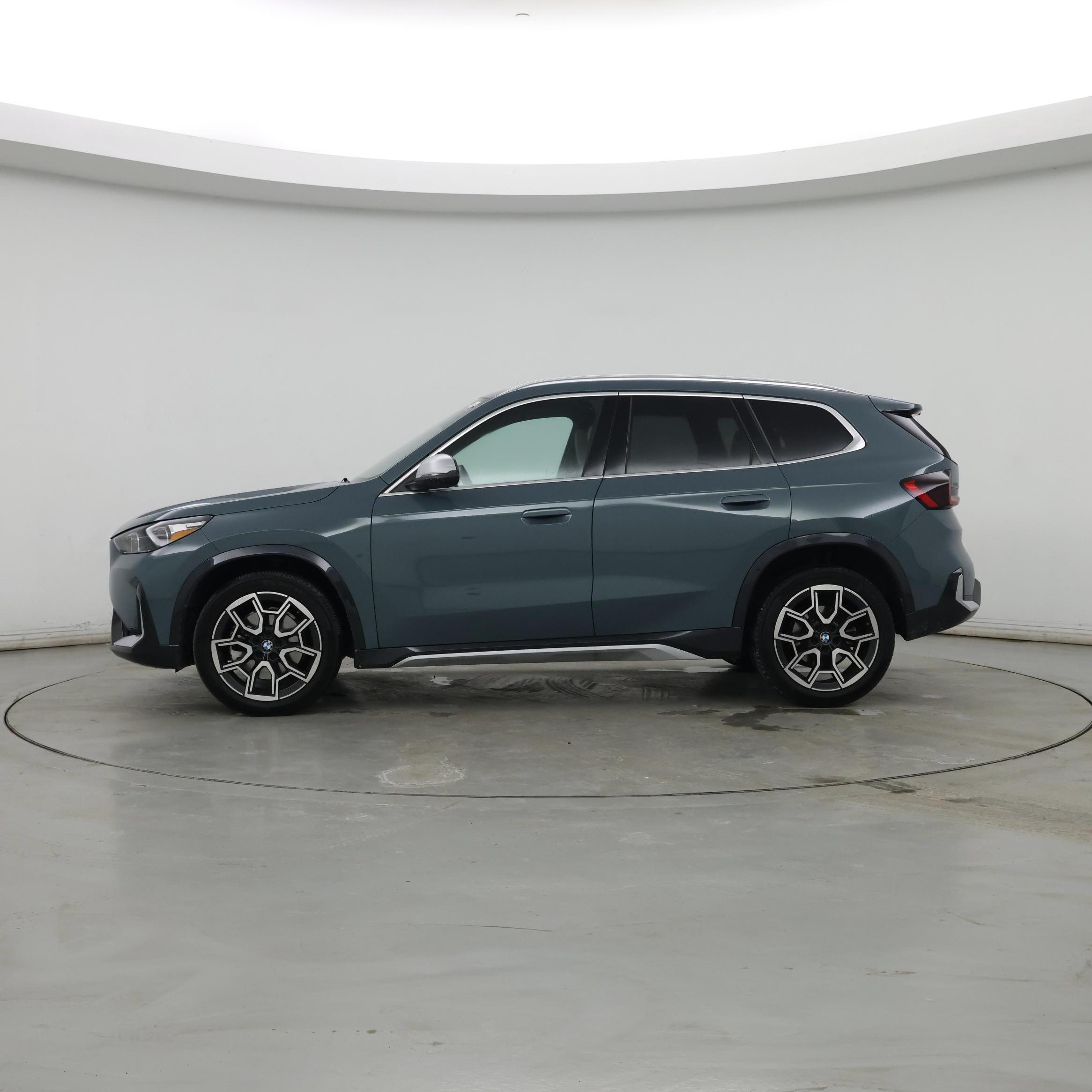 Thumbnail: 2023 BMW X1 - 3