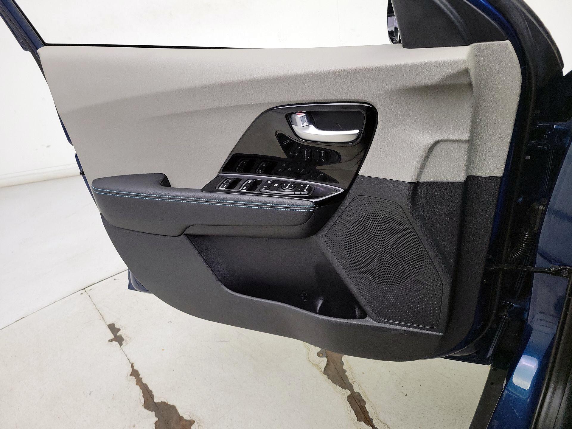 Thumbnail: 2022 Kia Niro - 12