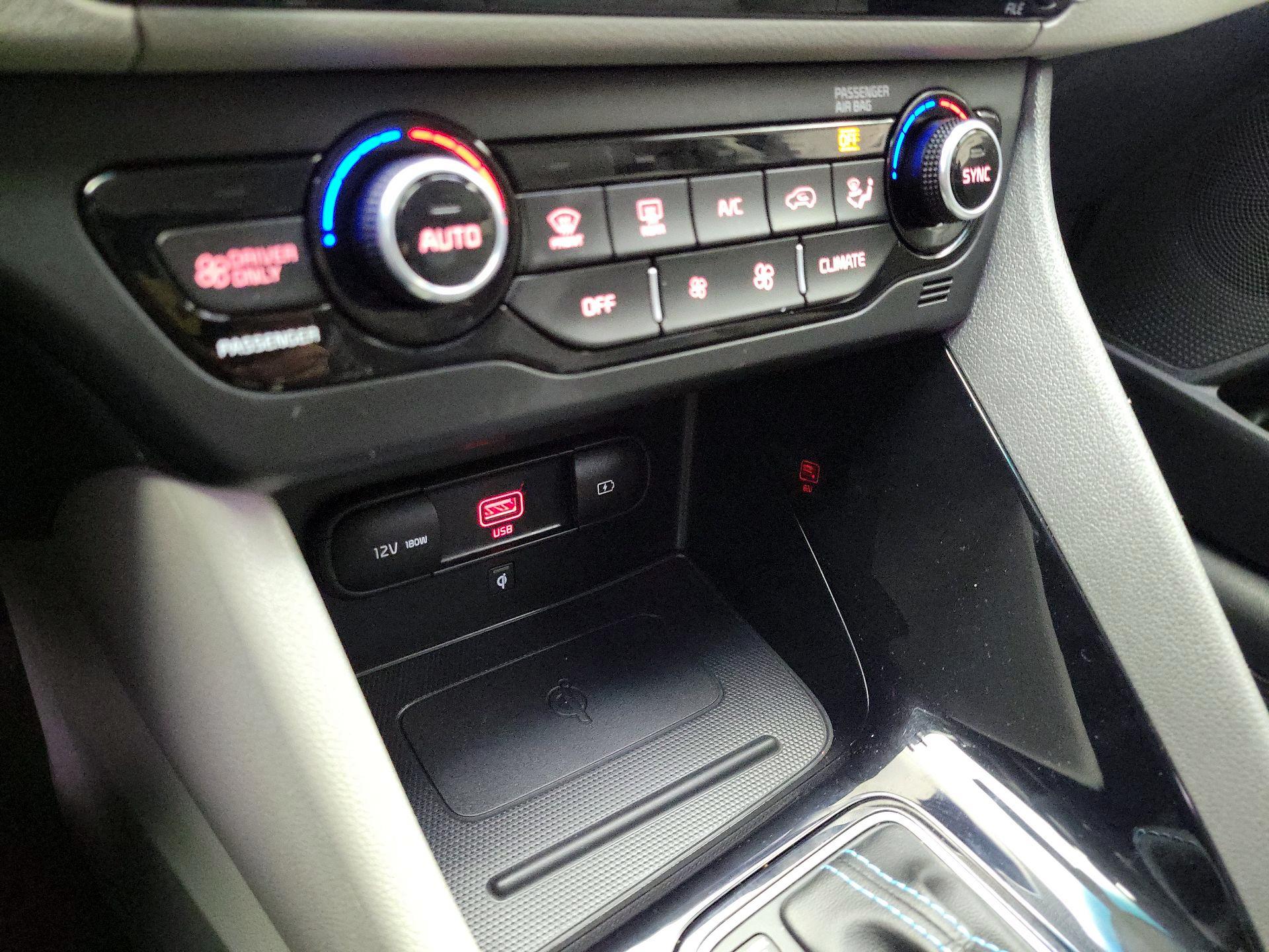 Thumbnail: 2022 Kia Niro - 16