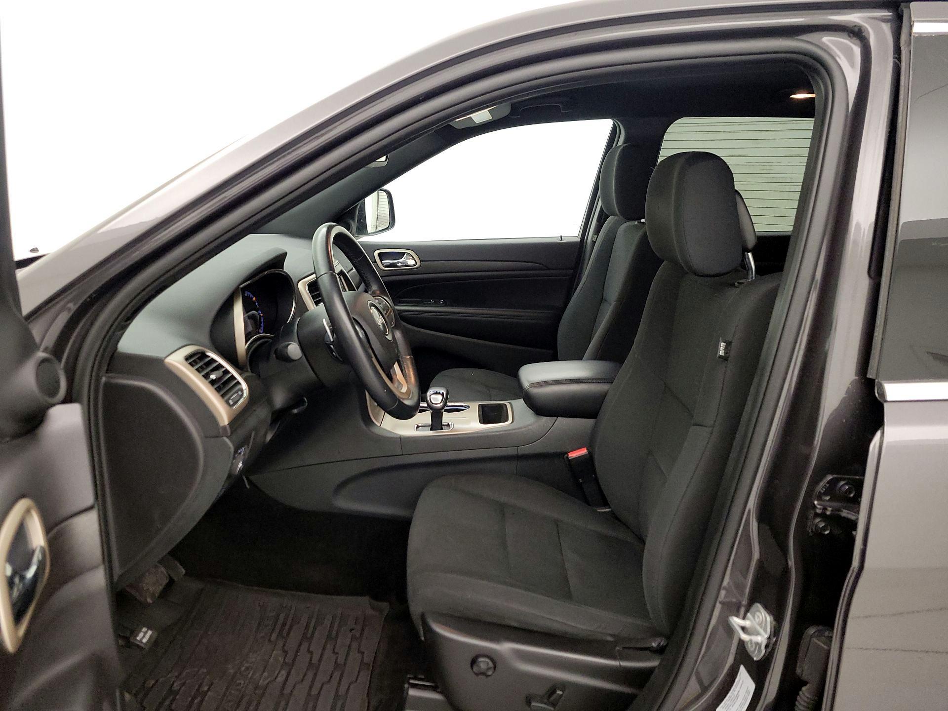 Thumbnail: 2015 Jeep Grand Cherokee - 11