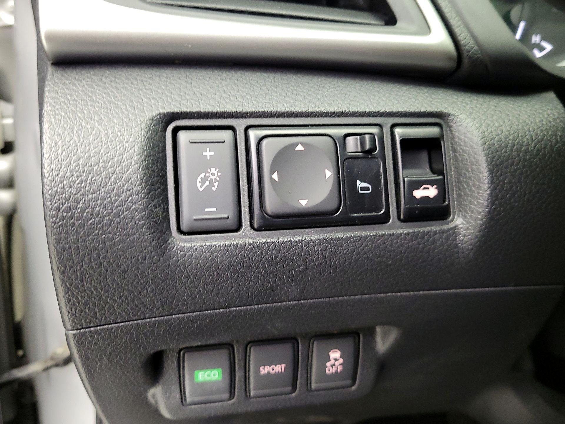 Thumbnail: 2018 Nissan Sentra - 13