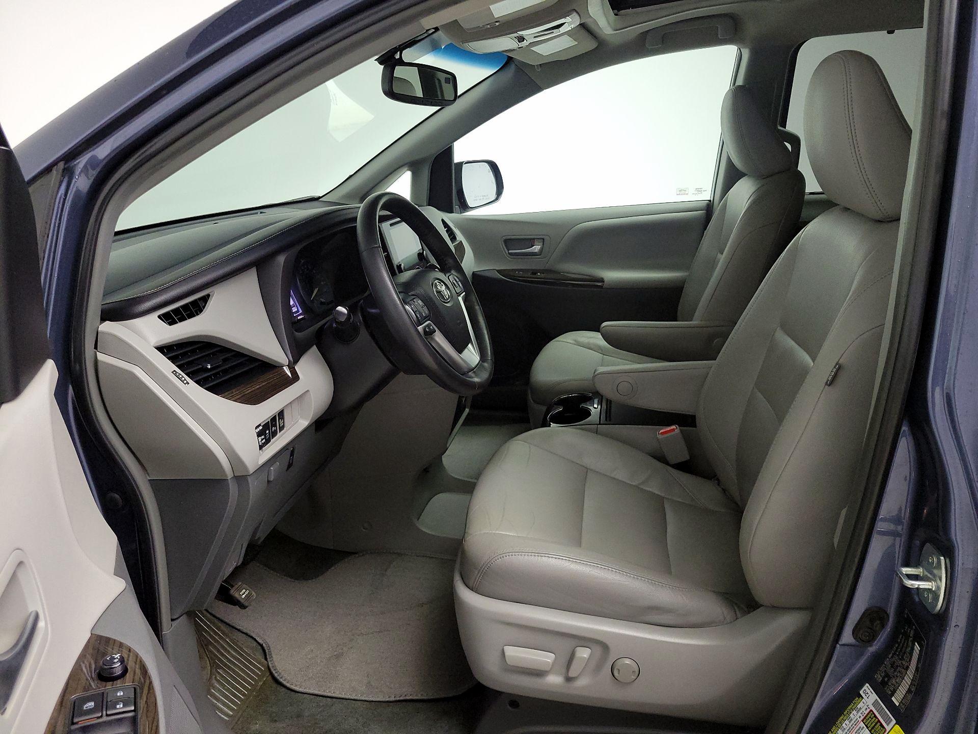 Thumbnail: 2015 Toyota Sienna - 11