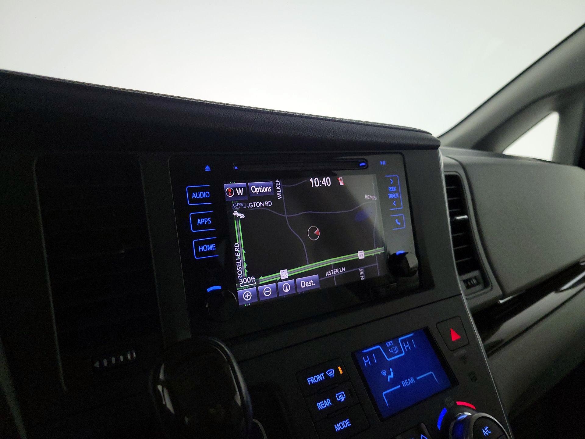 Thumbnail: 2015 Toyota Sienna - 14