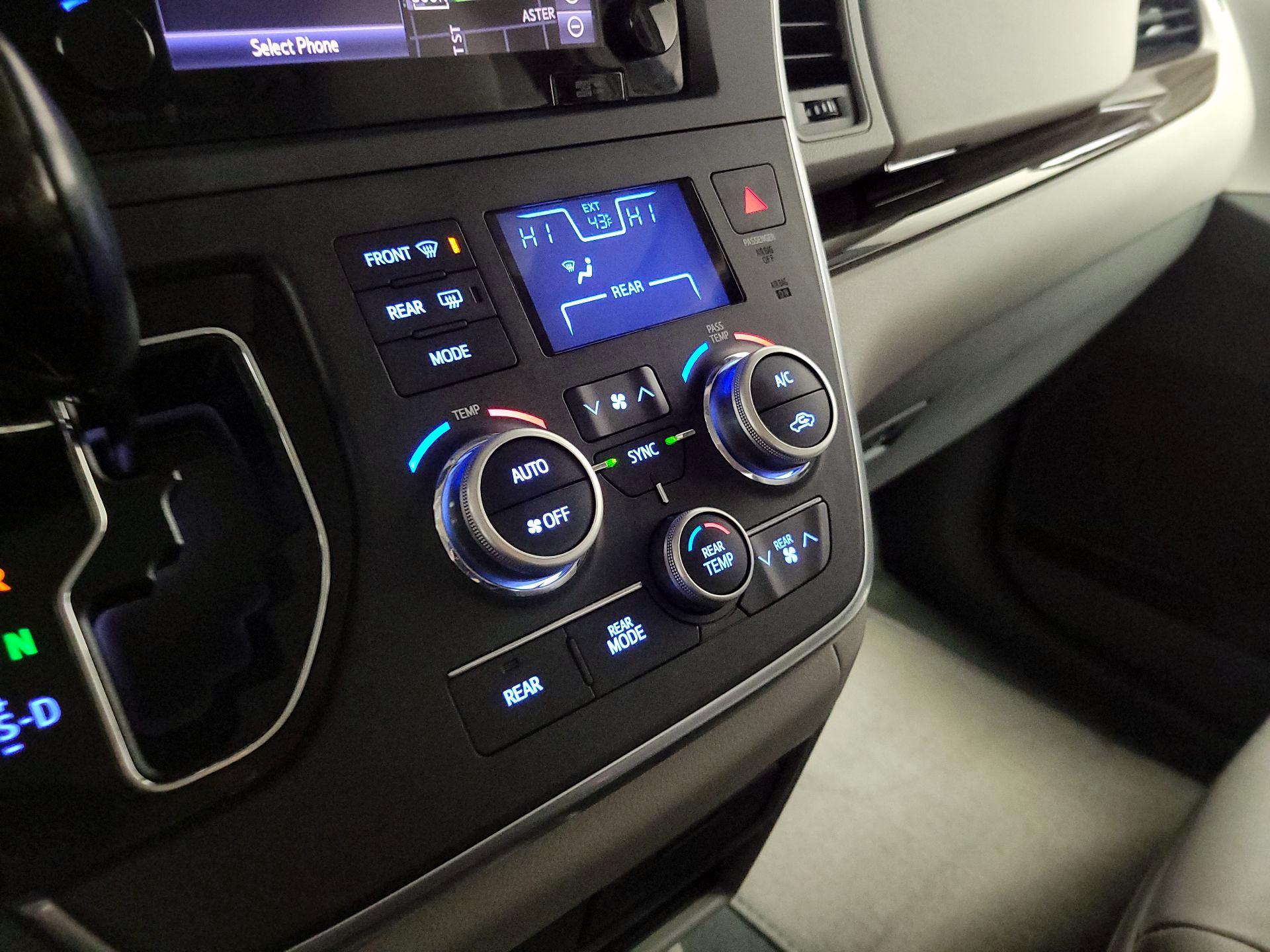 Thumbnail: 2015 Toyota Sienna - 17