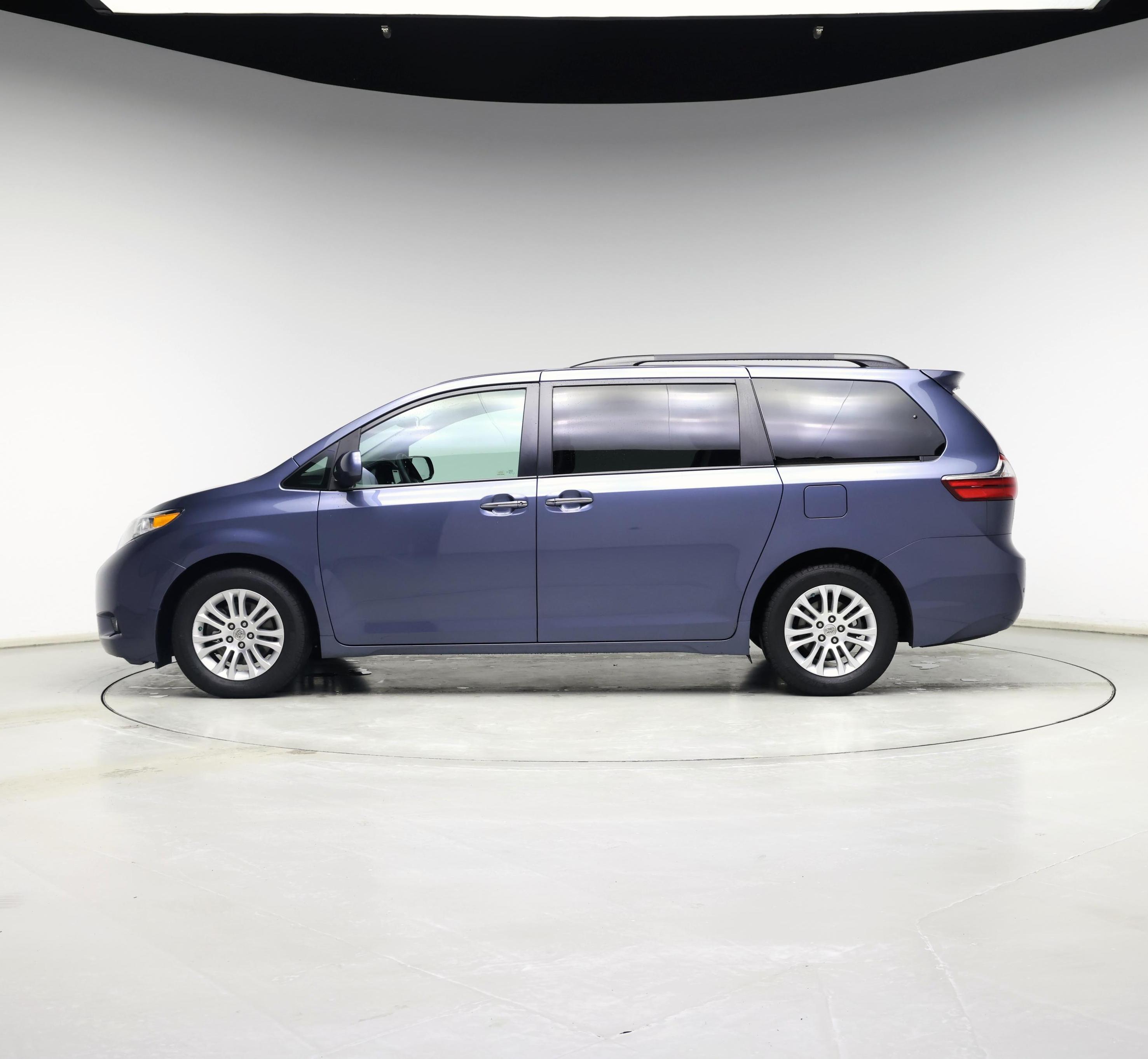 Thumbnail: 2015 Toyota Sienna - 3