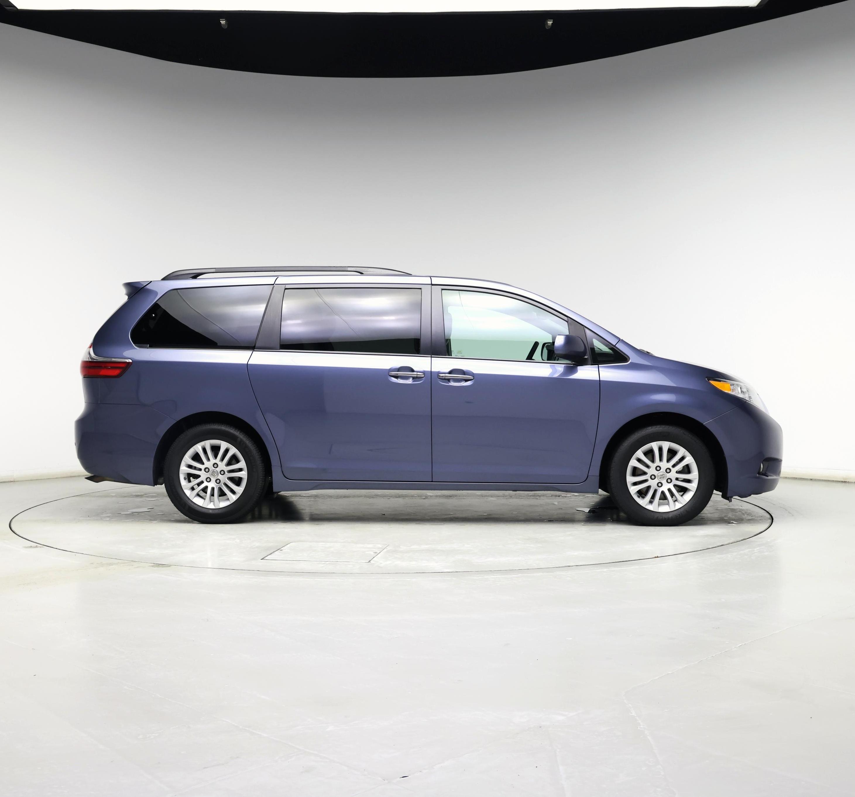 Thumbnail: 2015 Toyota Sienna - 7