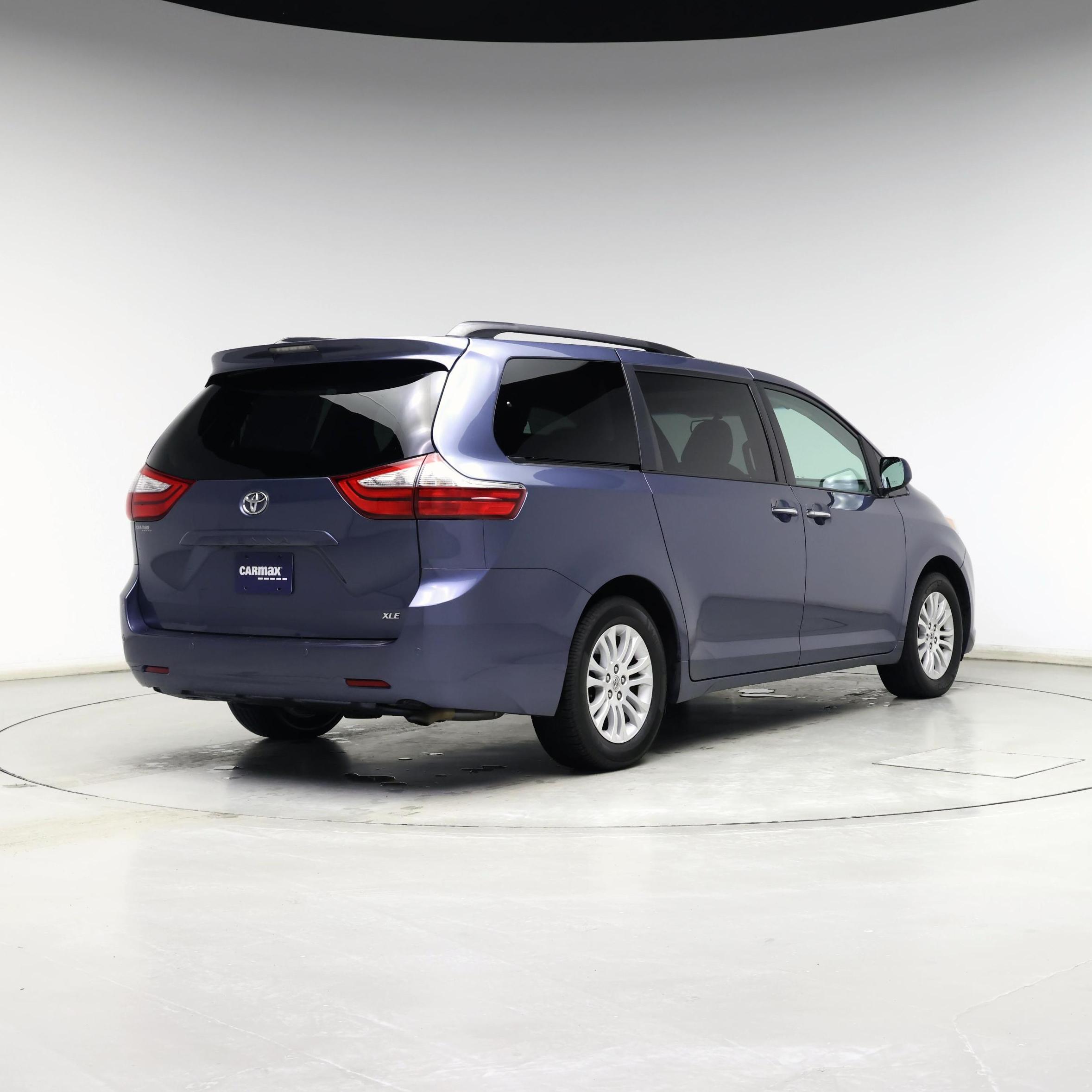 Thumbnail: 2015 Toyota Sienna - 8