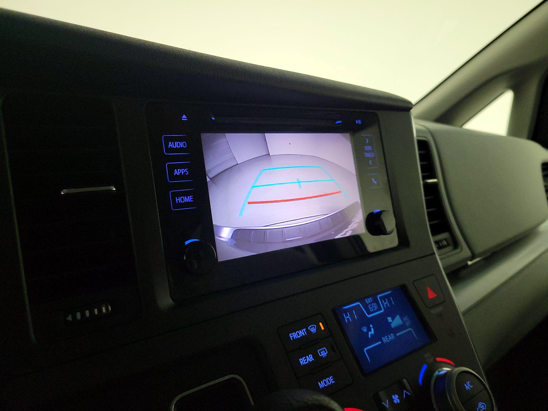 Thumbnail: 2017 Toyota Sienna - 14