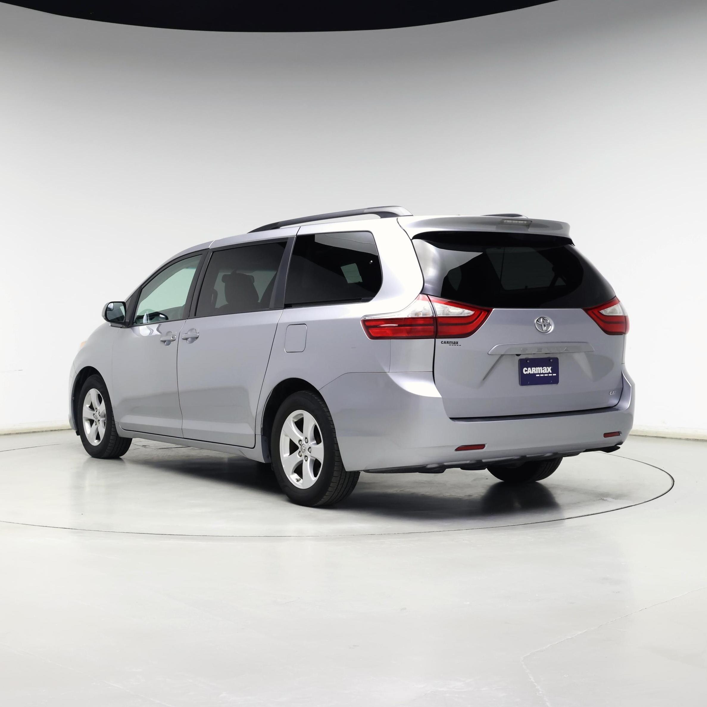 Thumbnail: 2017 Toyota Sienna - 2