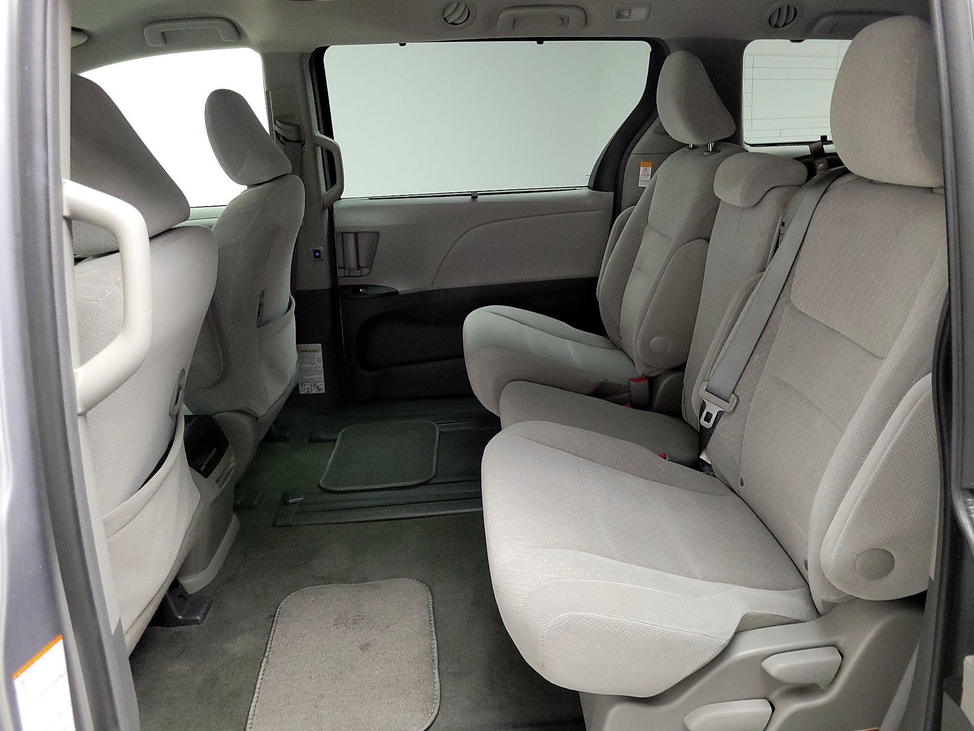 Thumbnail: 2017 Toyota Sienna - 19