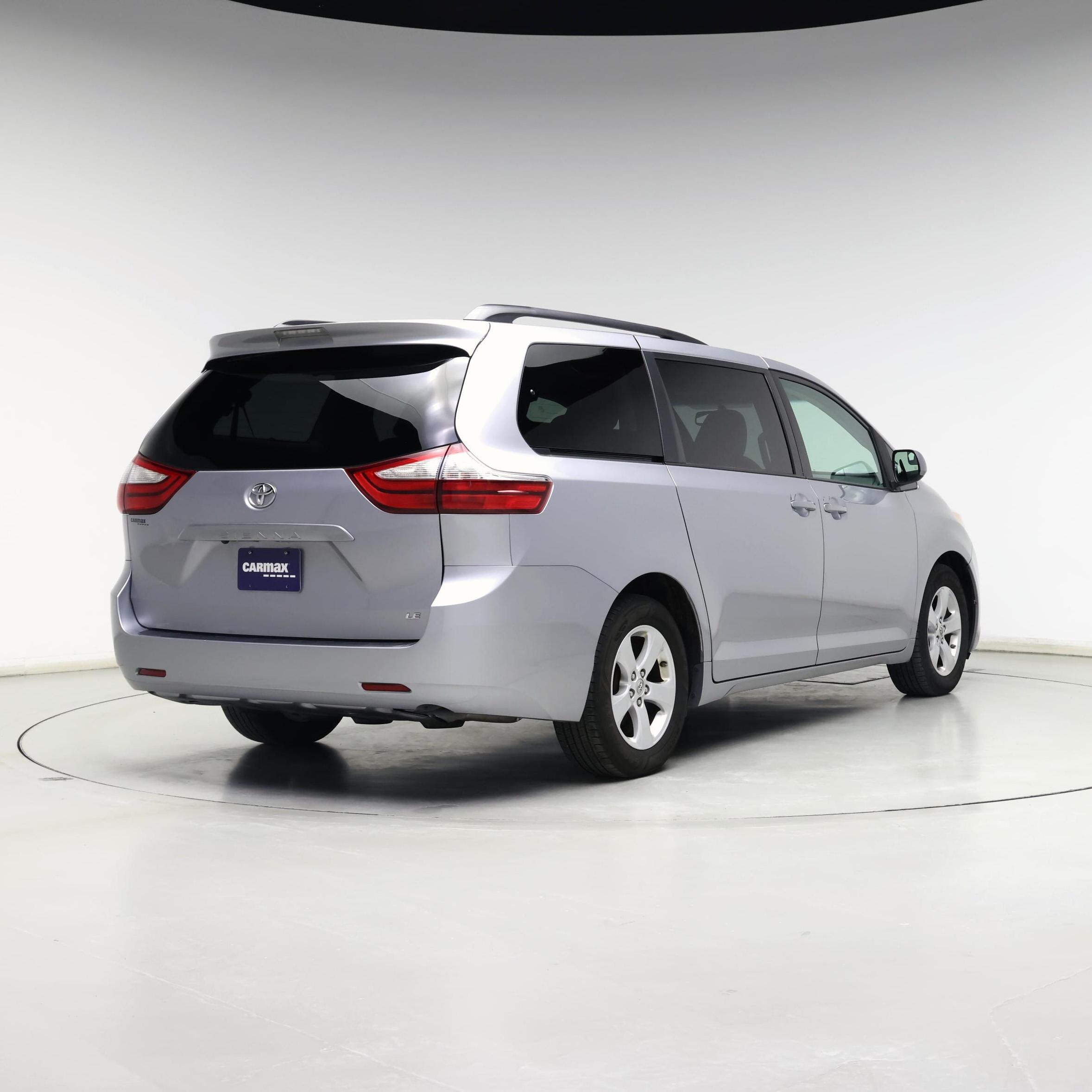 Thumbnail: 2017 Toyota Sienna - 8