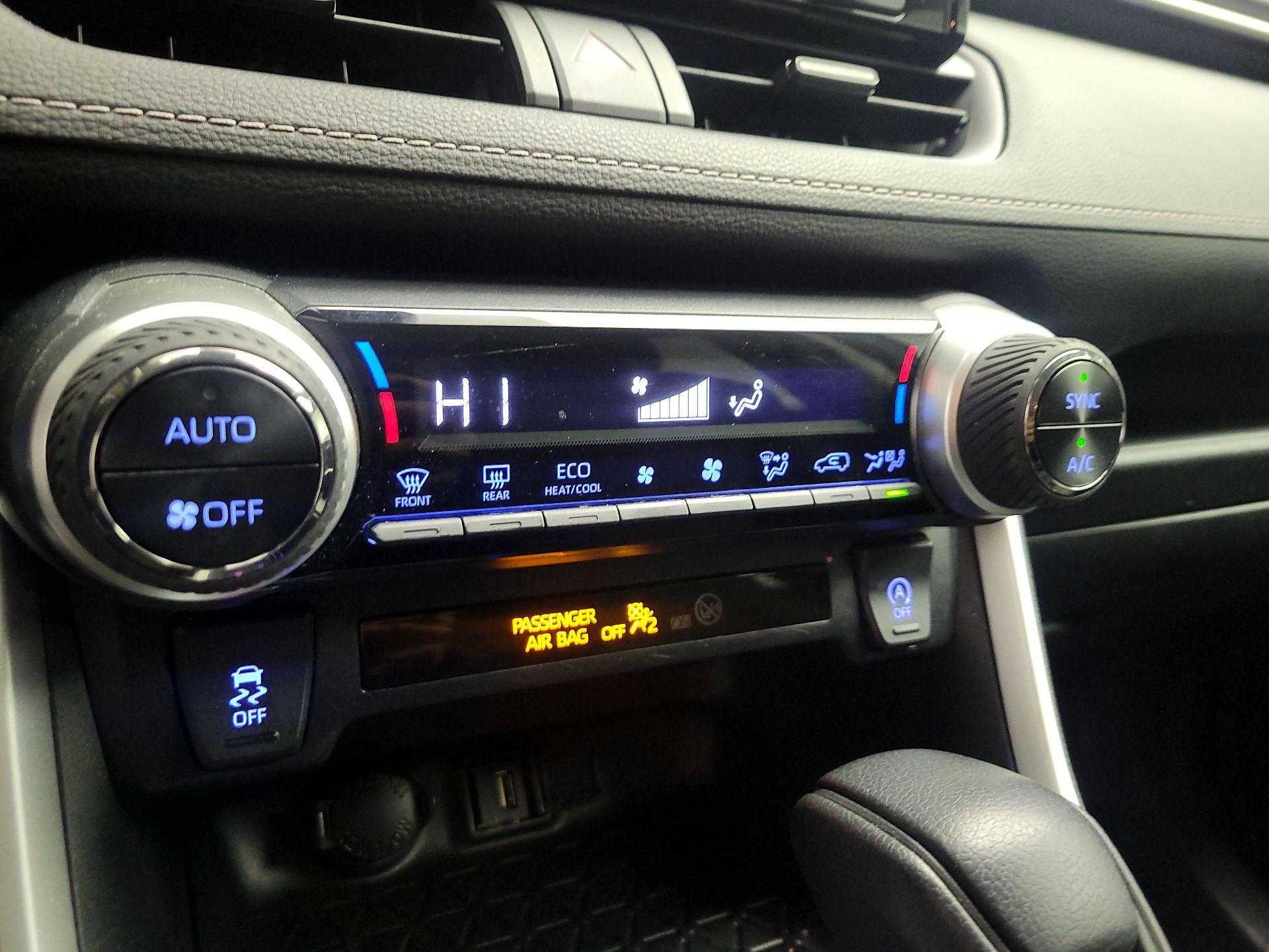 Thumbnail: 2020 Toyota RAV4 - 15