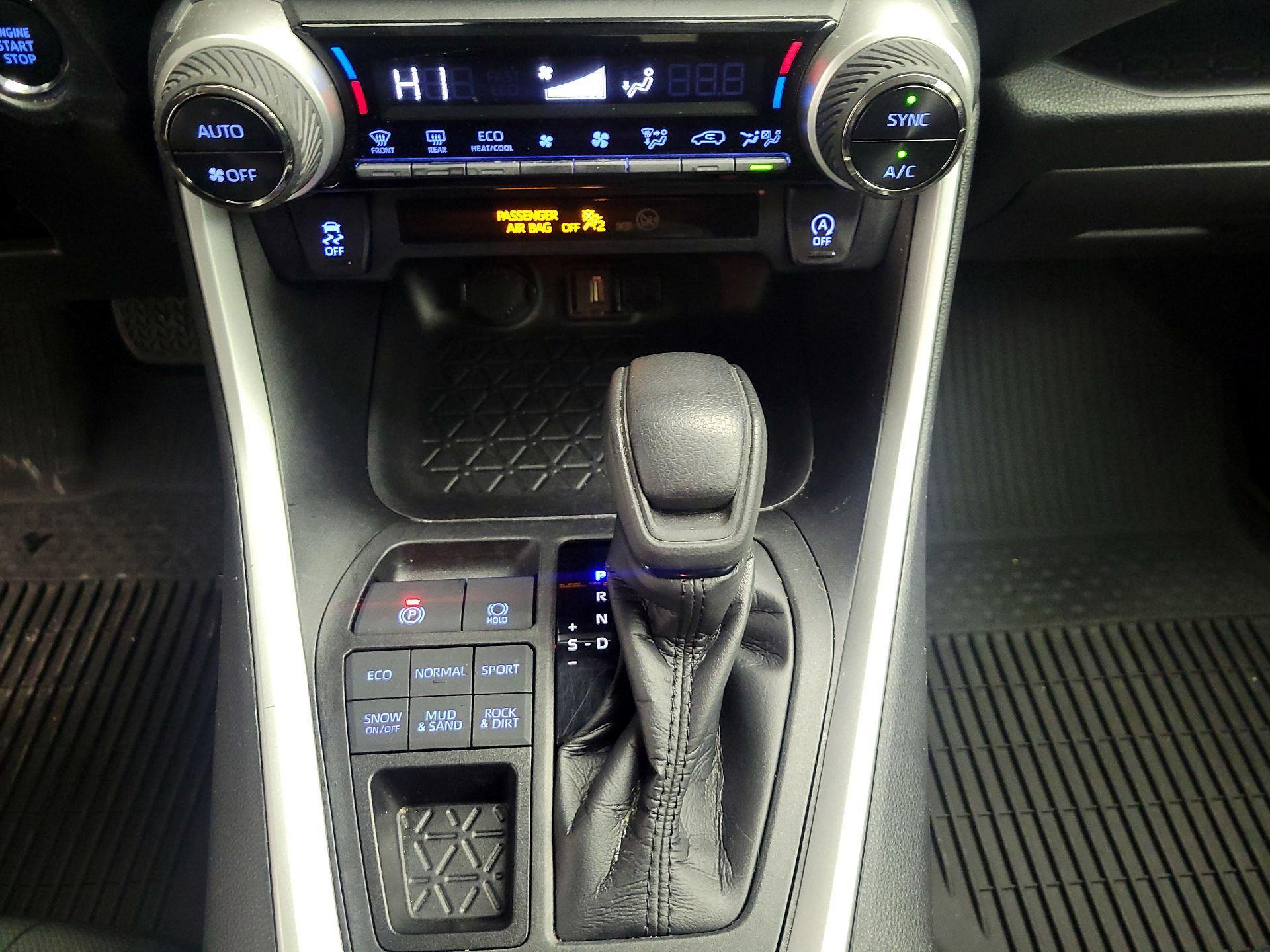 Thumbnail: 2020 Toyota RAV4 - 16