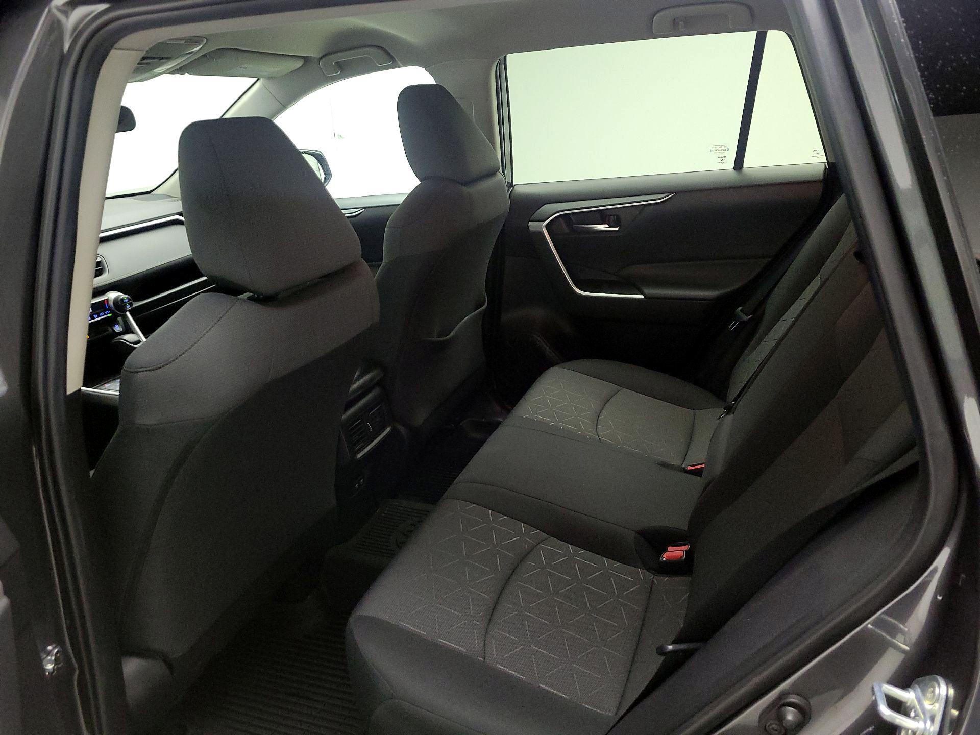 Thumbnail: 2020 Toyota RAV4 - 17