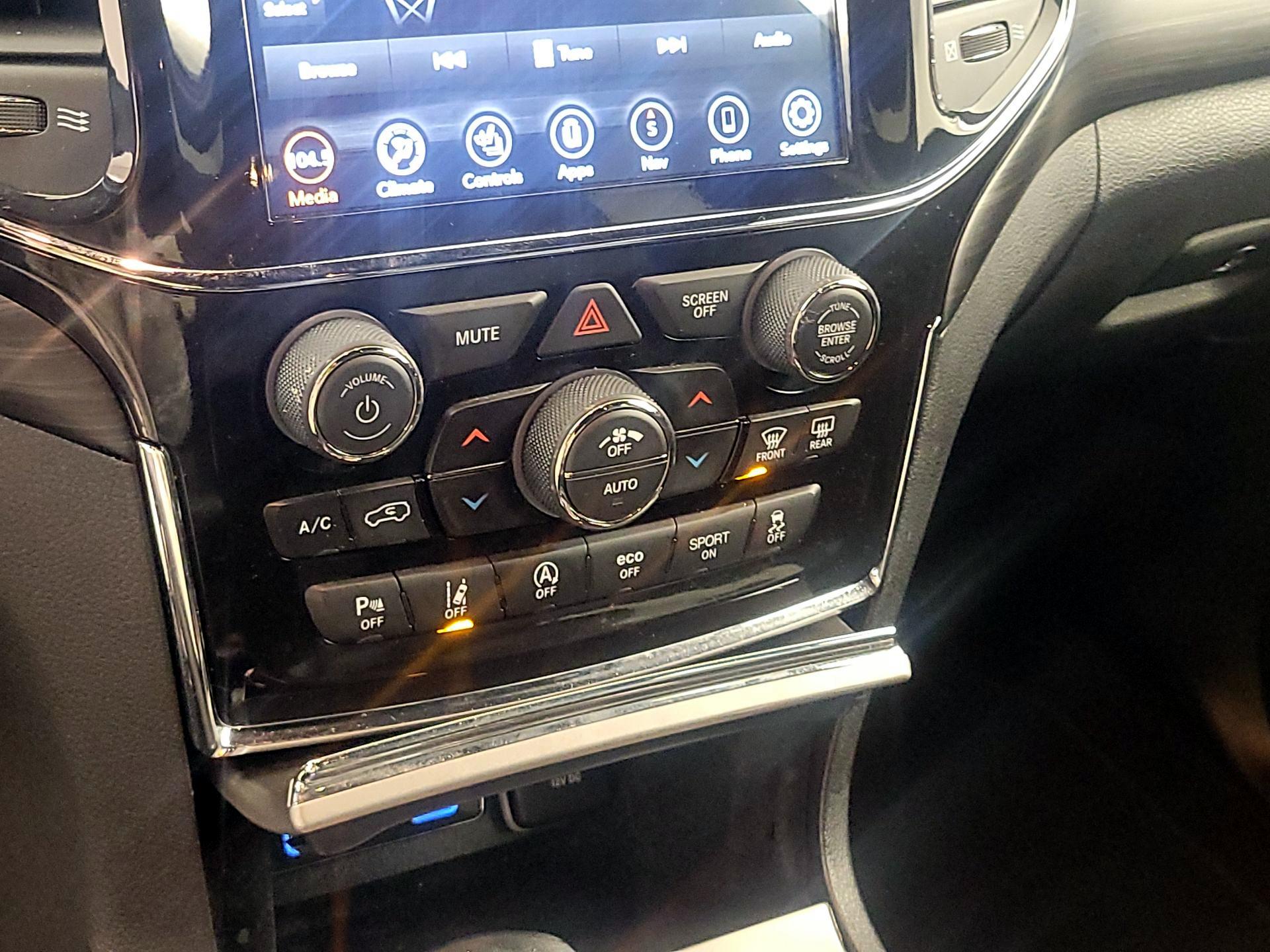 Thumbnail: 2021 Jeep Grand Cherokee - 16