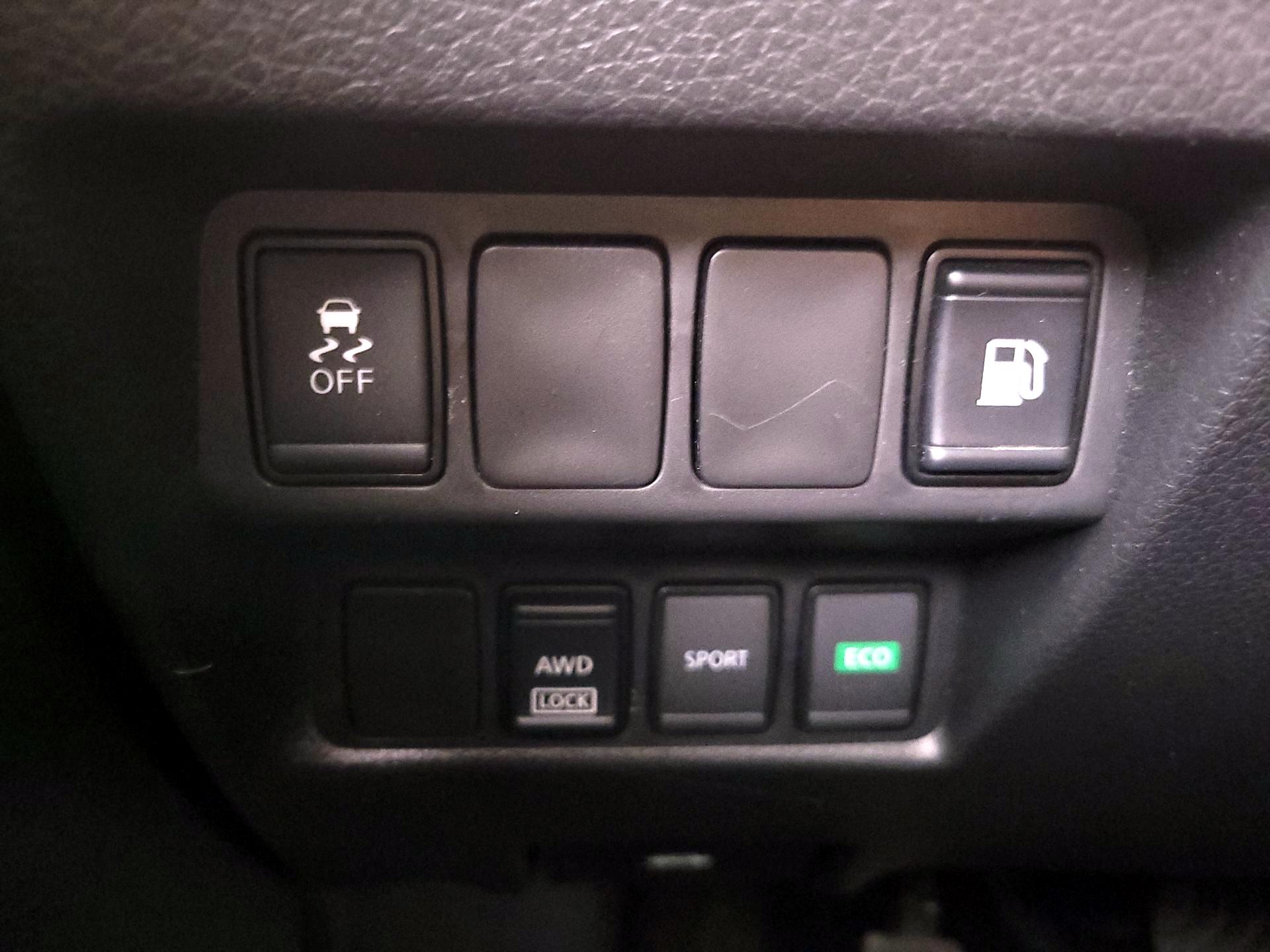 Thumbnail: 2018 Nissan Rogue - 13